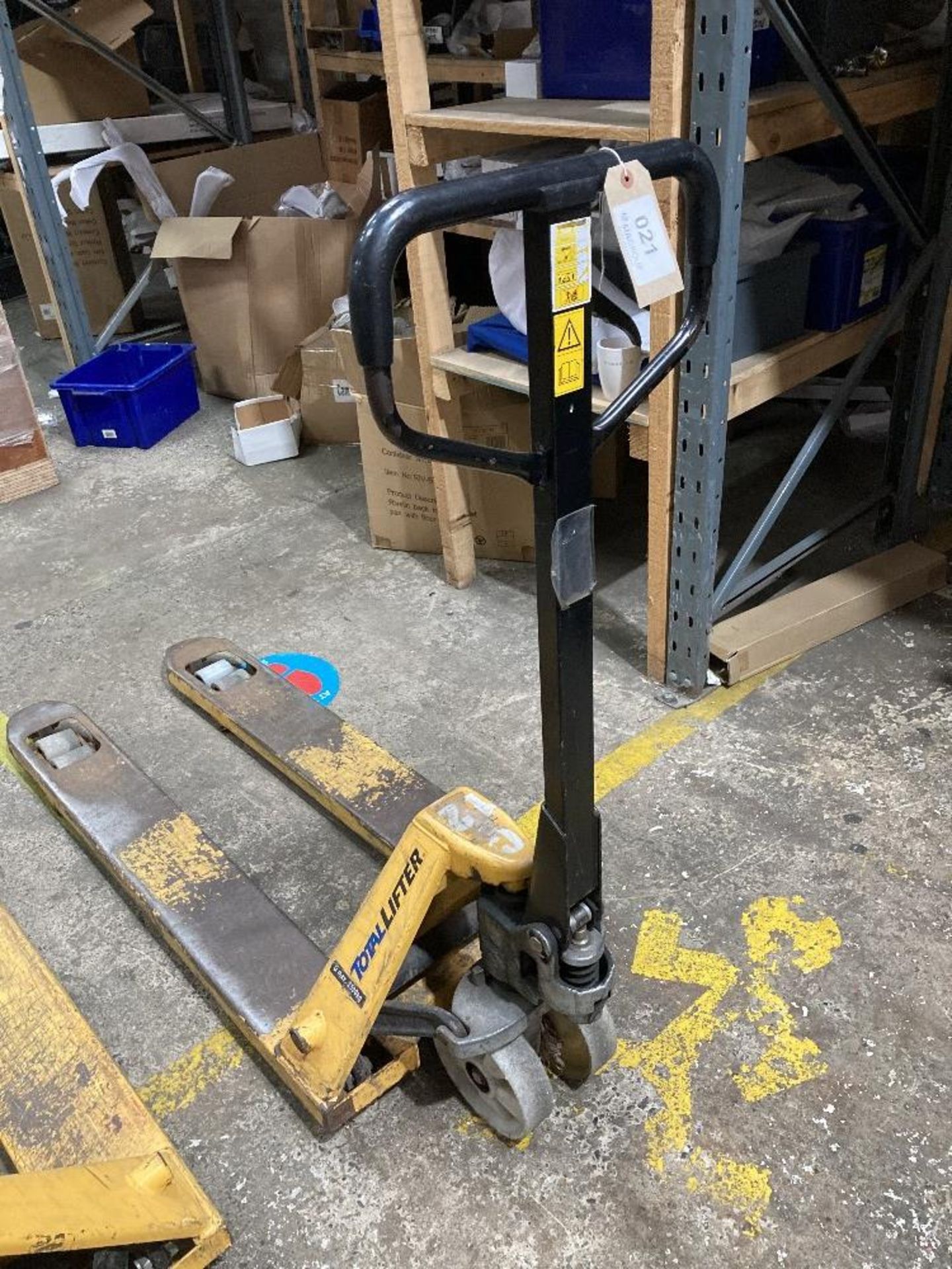 TotalLifter 2500kg capacity Pallet truck - Image 2 of 3
