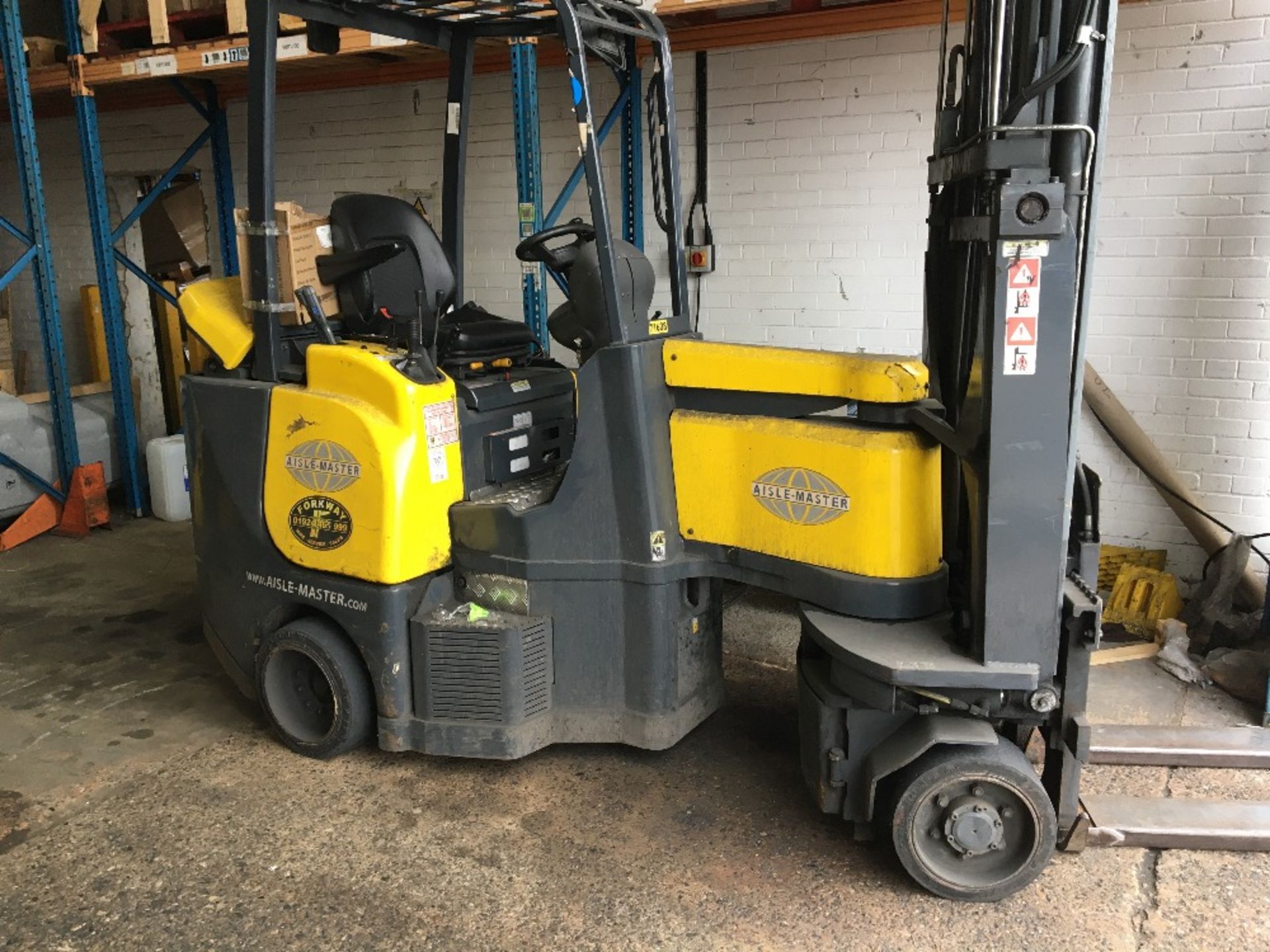 Aisle-Master 20SHE 2000kg capacity battery operated forklift truck