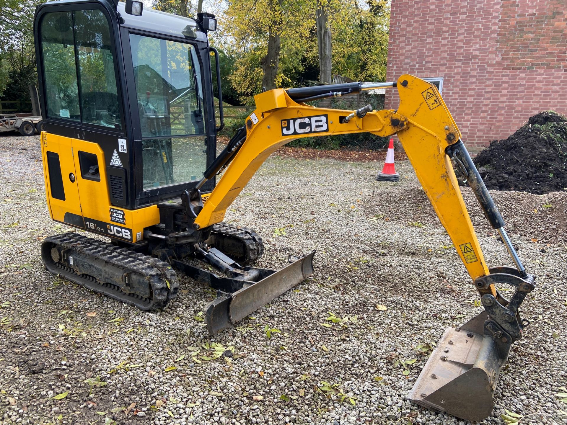 JCB 16C-1 1.6T Tracked Mini Digger Excavator