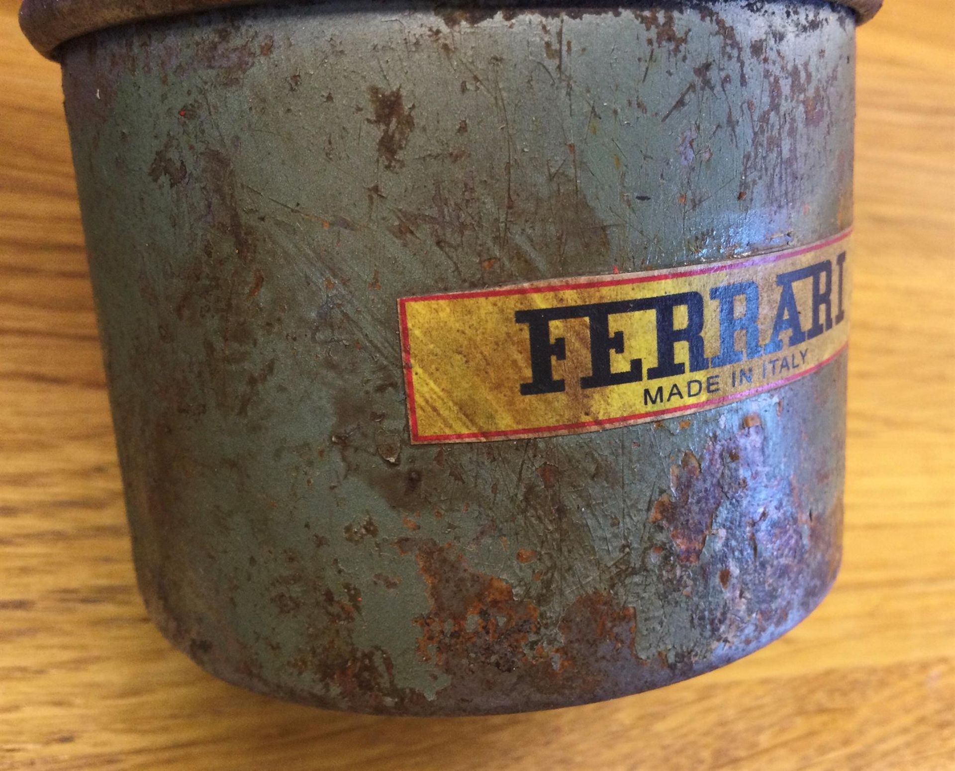 A Very Rare and Highly Sought-After Original Vintage Ferrari Oil Dispenser - Image 4 of 7