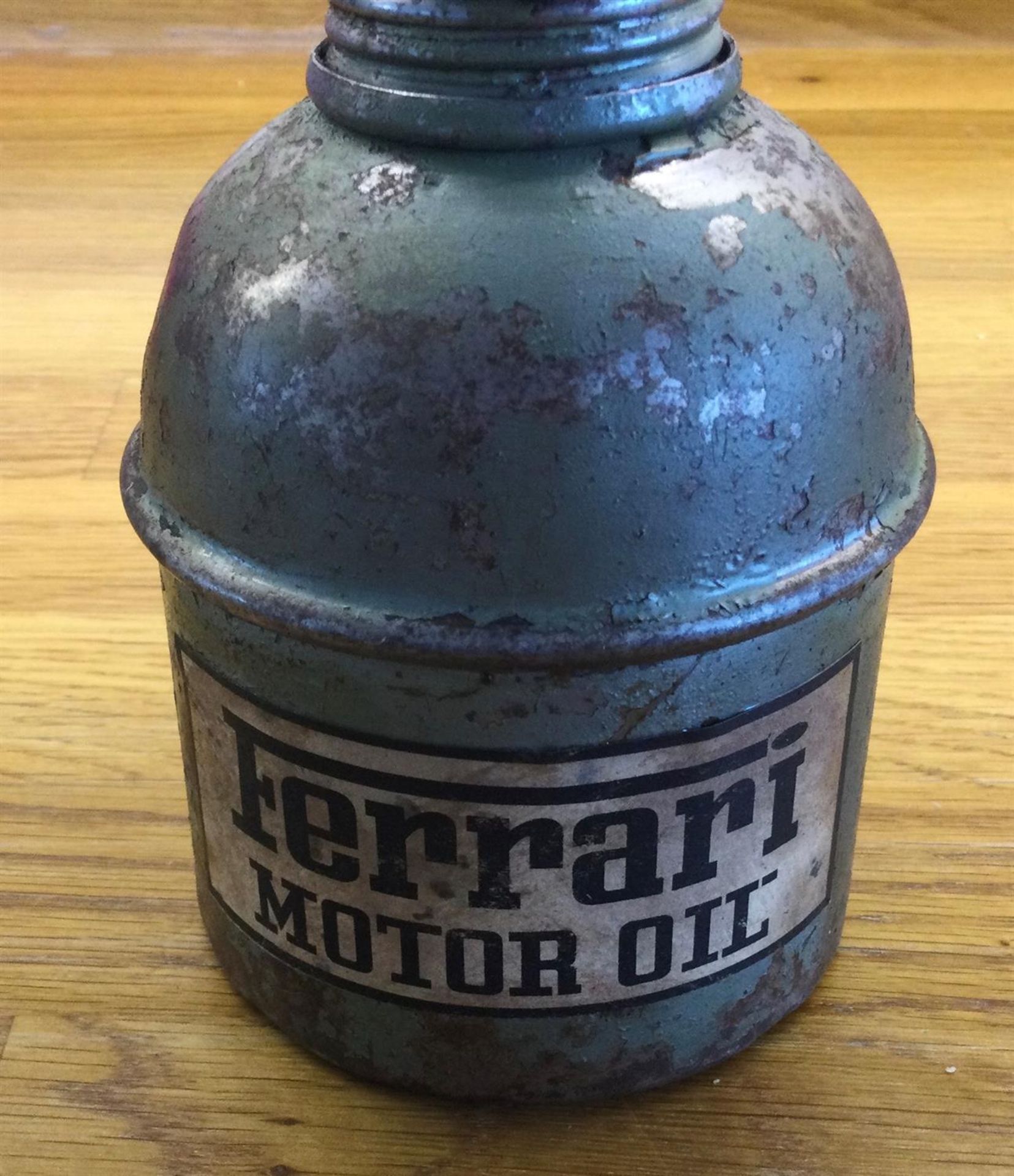 A Very Rare and Highly Sought-After Original Vintage Ferrari Oil Dispenser - Image 2 of 7