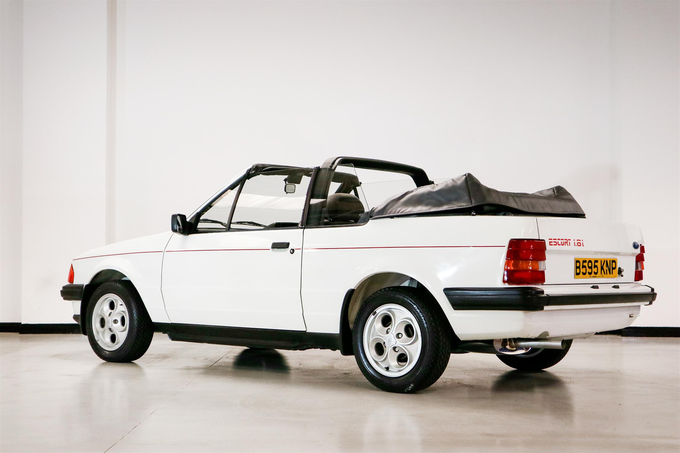 1985 Ford Escort 1.6i Cabriolet - Image 4 of 11