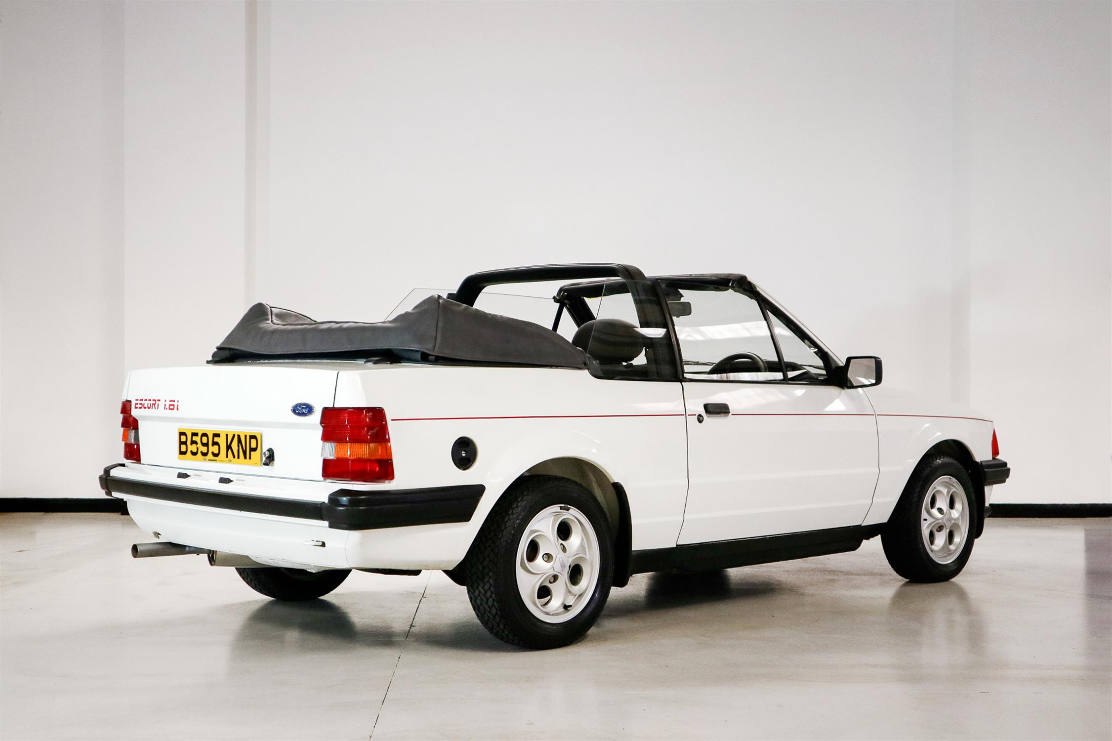 1985 Ford Escort 1.6i Cabriolet - Image 8 of 11