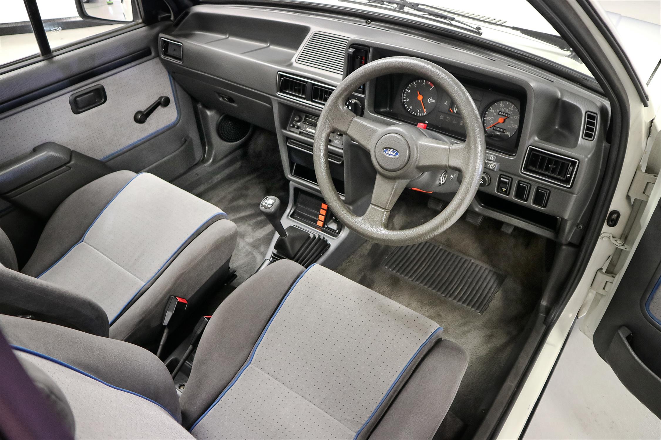 1985 Ford Escort 1.6i Cabriolet - Image 3 of 11