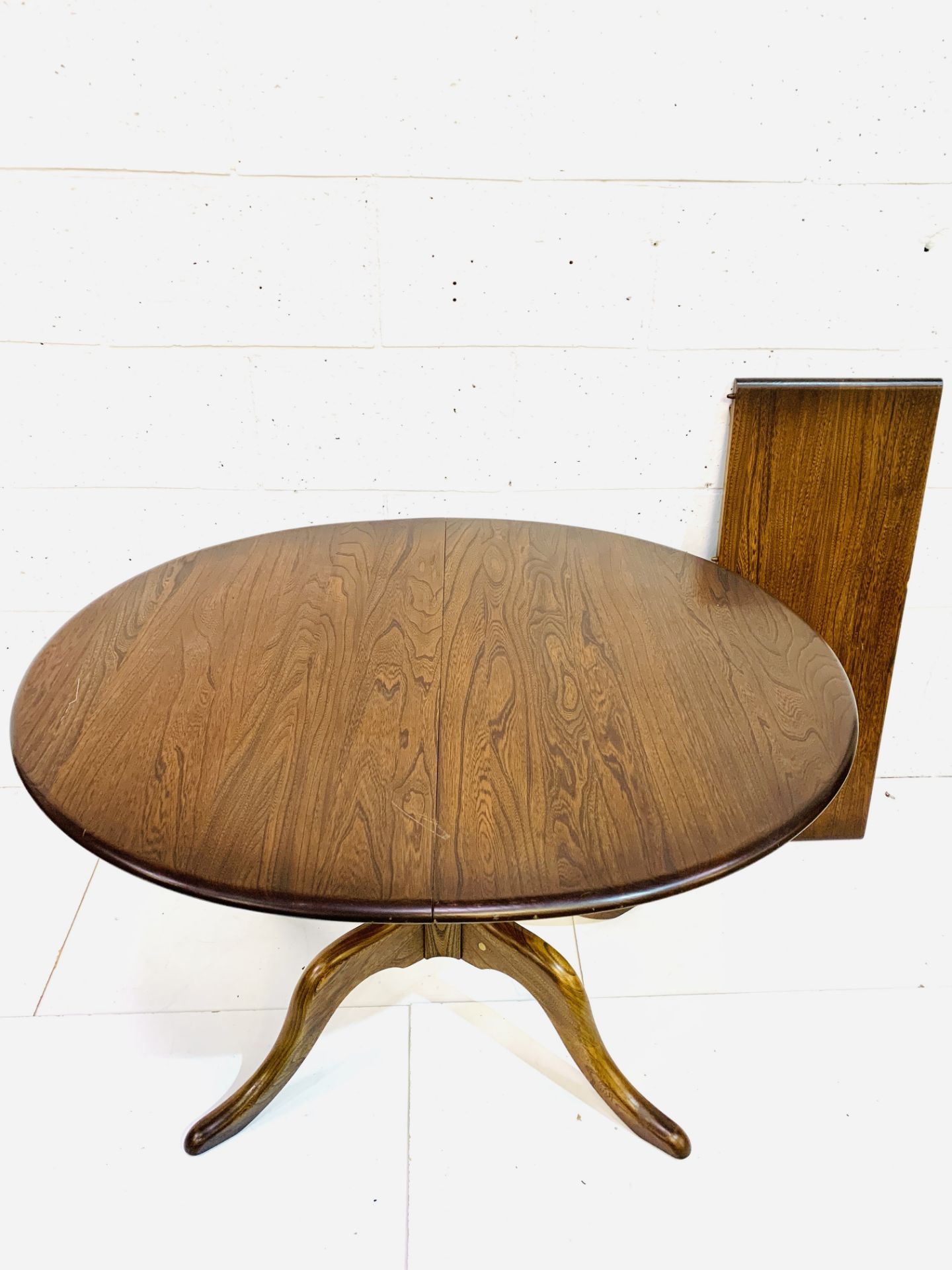 Ercol oval top extendable table - Image 3 of 4