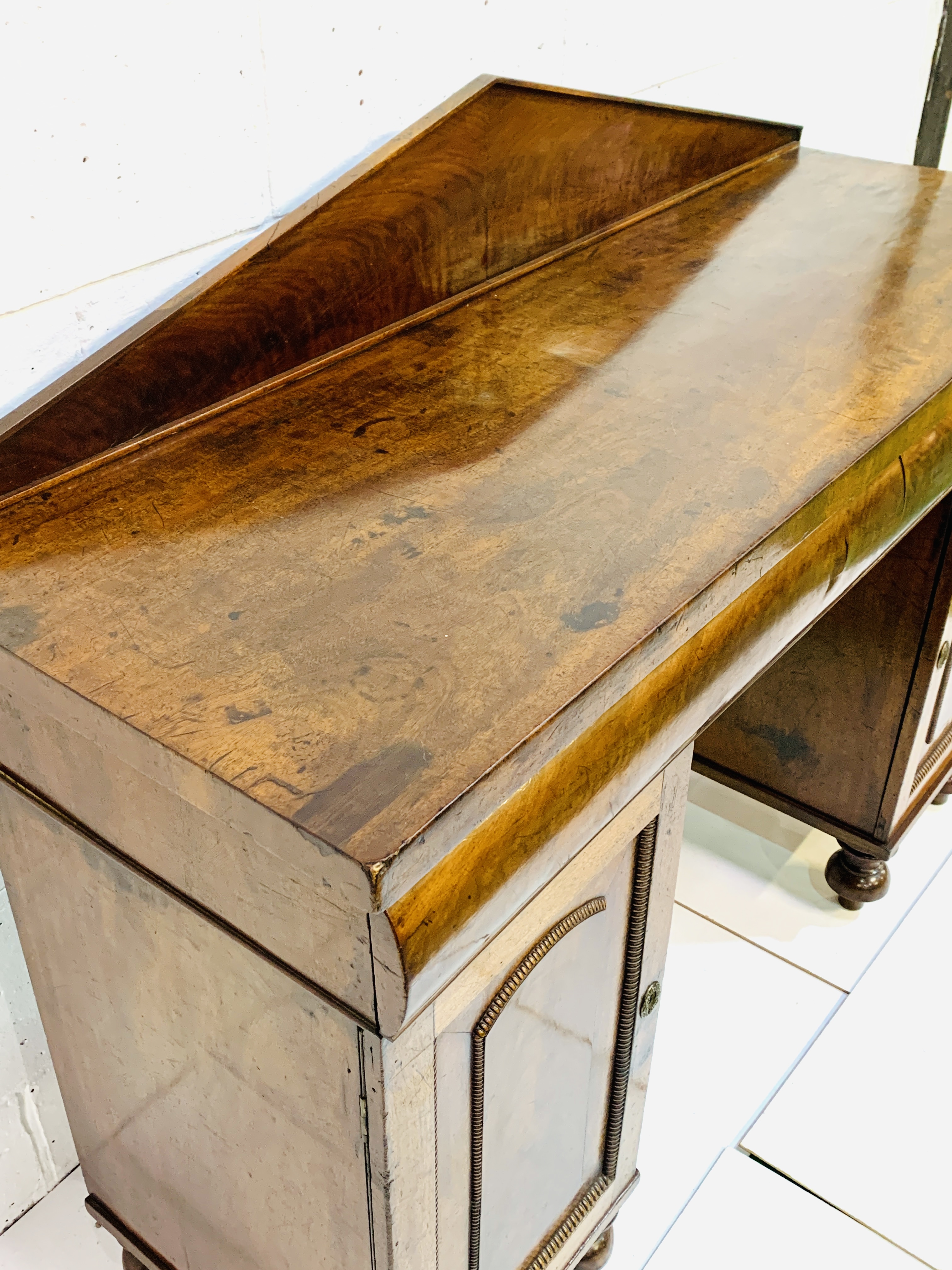 Mahogany sideboard with pediment upstand - Image 5 of 7