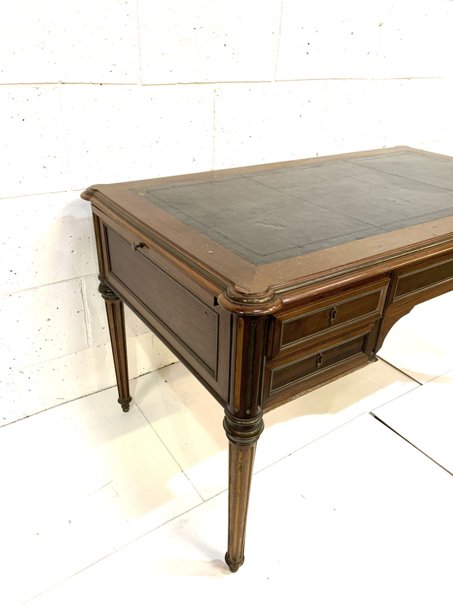 Edwardian mahogany desk - Image 4 of 11