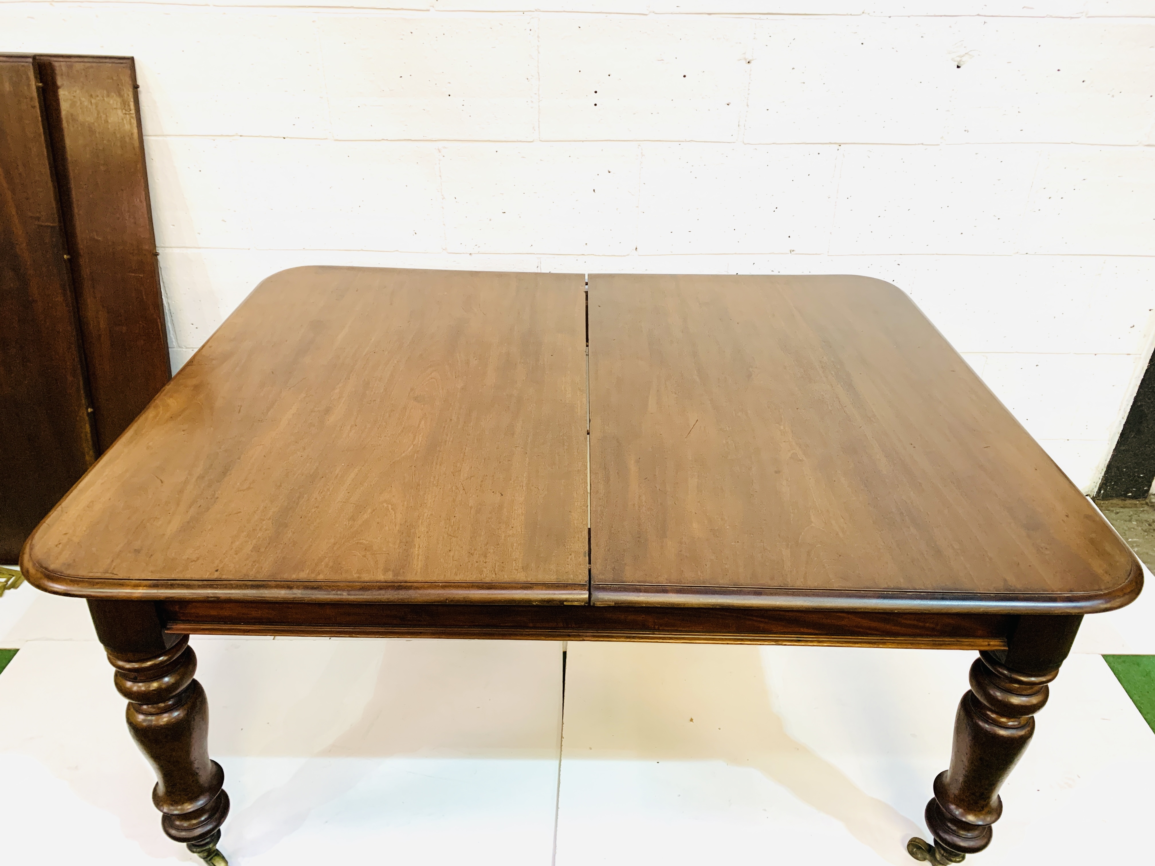 Victorian extendable dining table