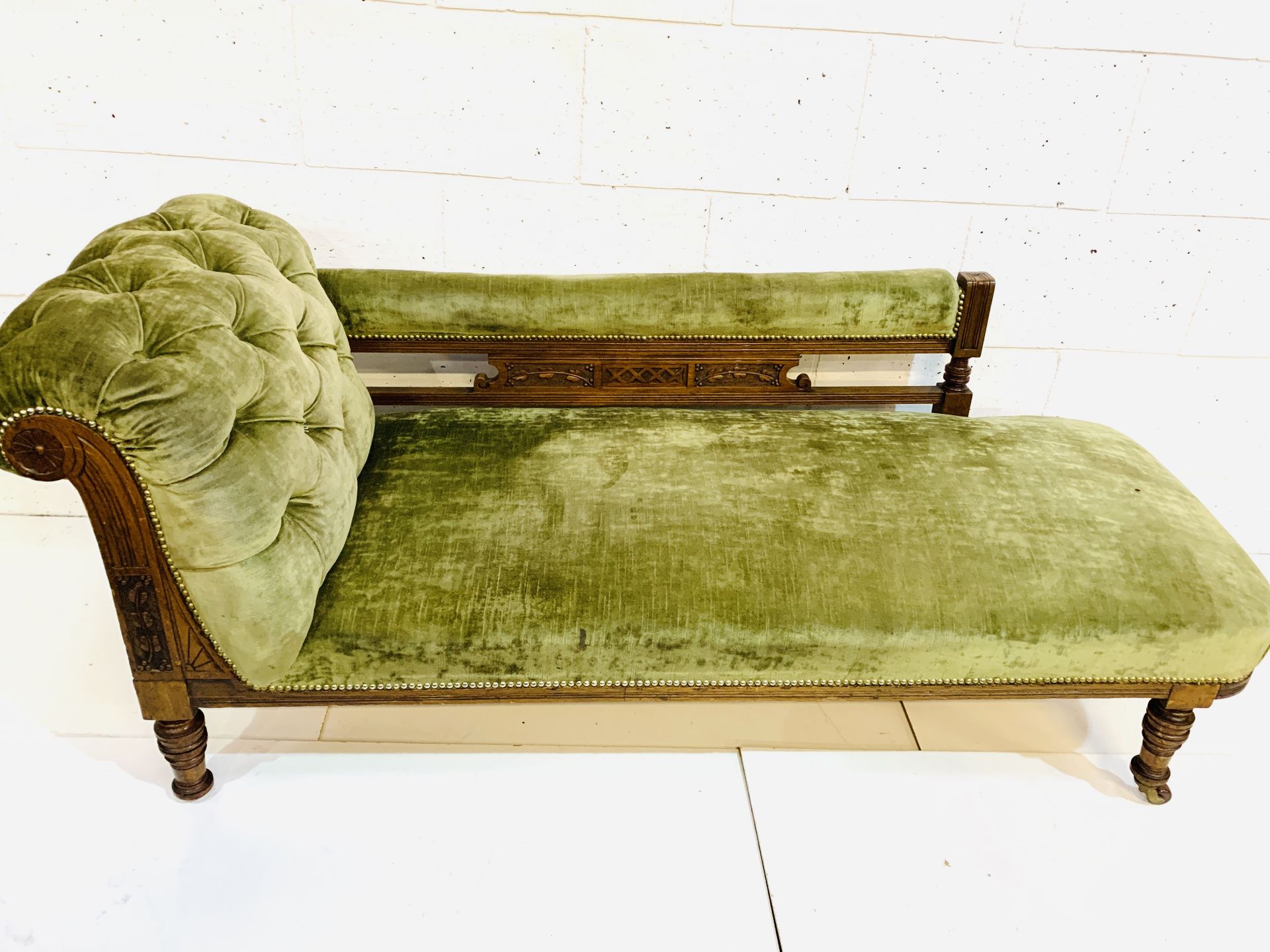 Edwardian mahogany framed green velvet upholstered chaise longue.