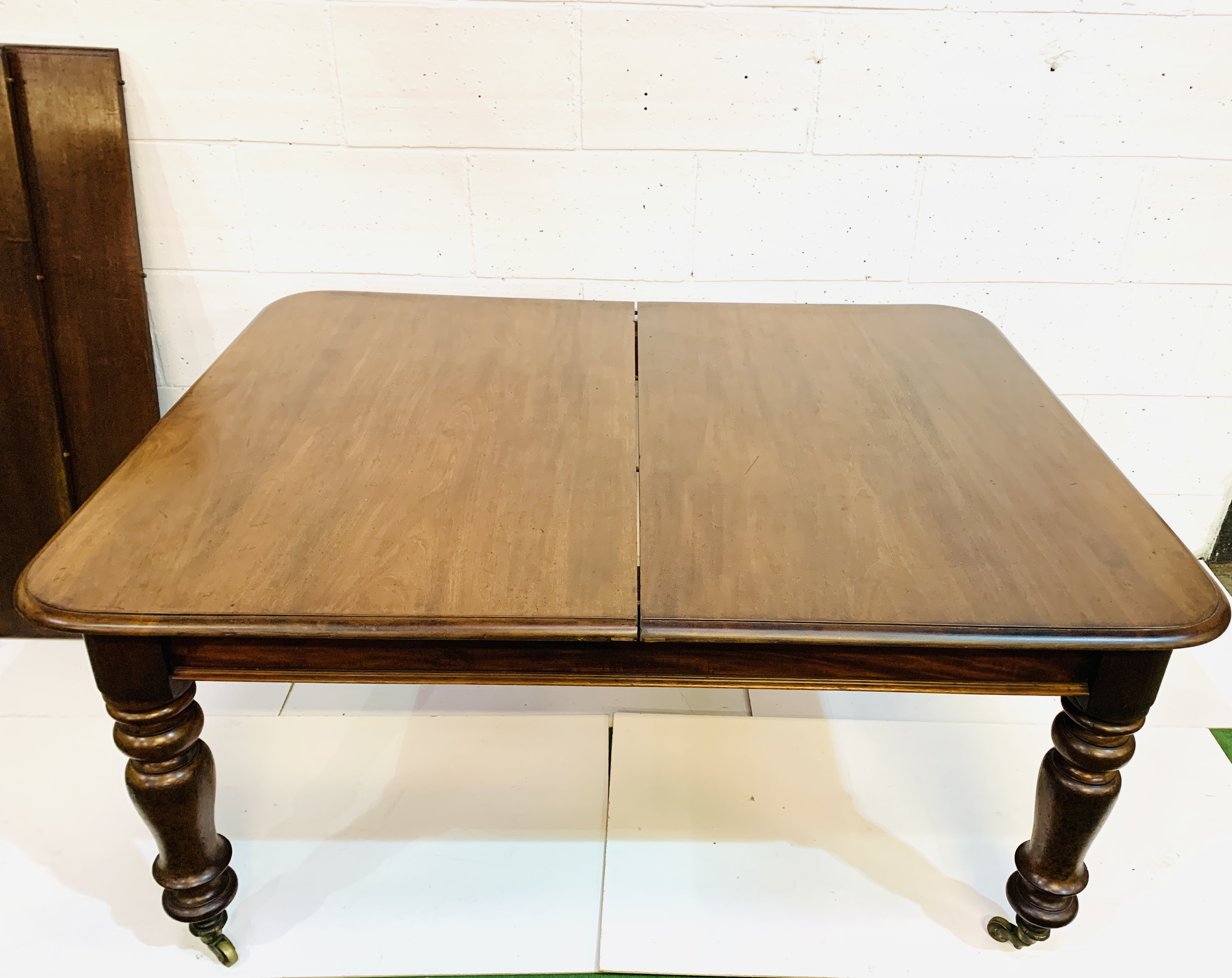 Victorian extendable dining table - Image 6 of 7