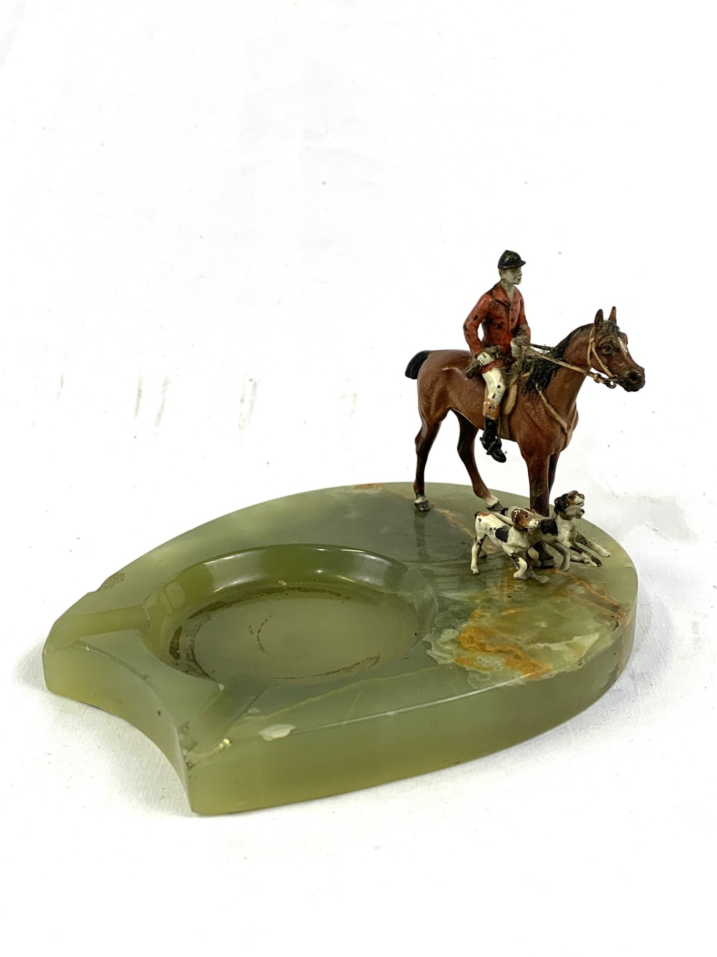 Green onyx ashtray, mounted with a cold painted bronze figure of a huntsman with hounds - Image 2 of 8