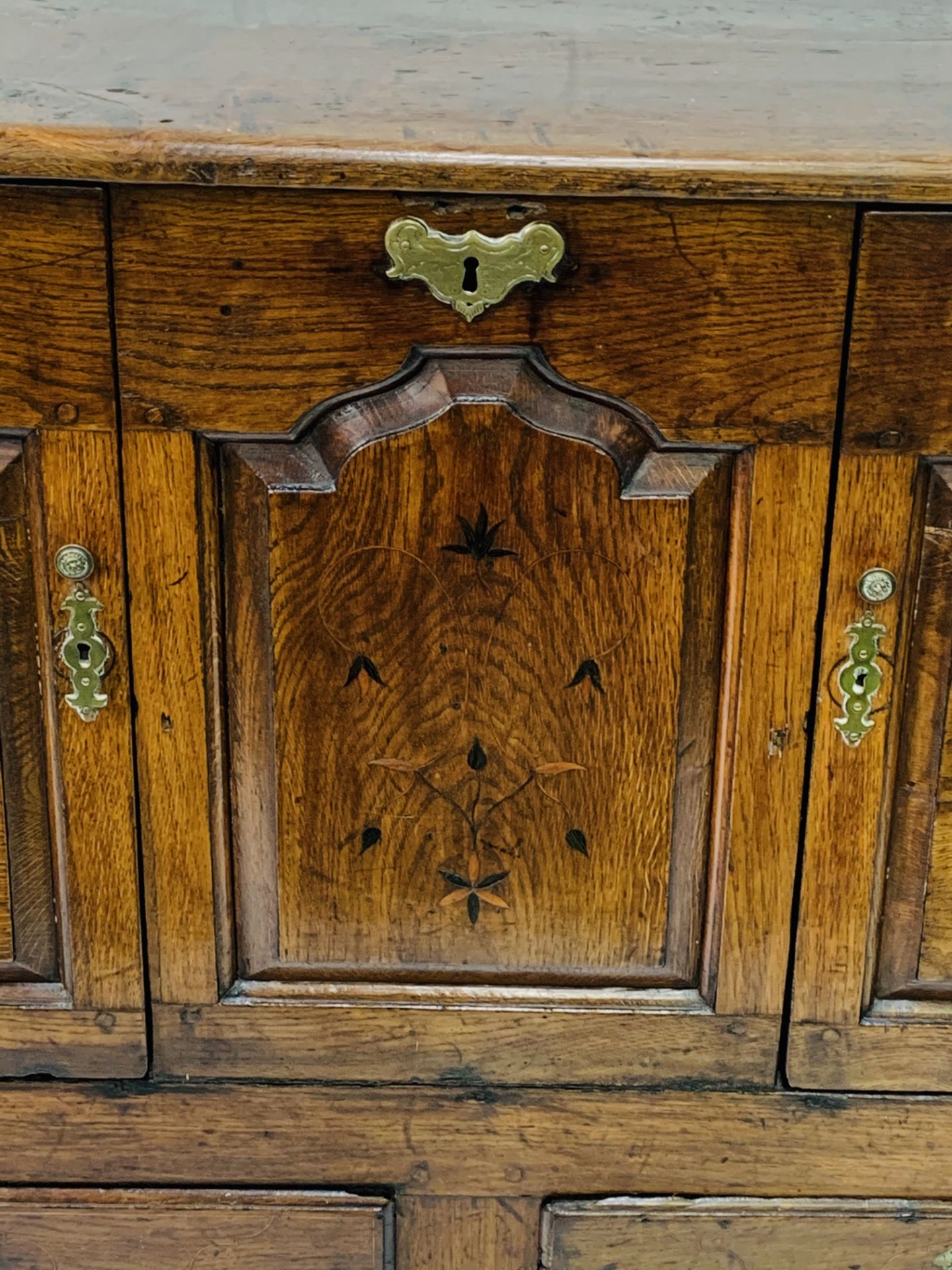 Oak sideboard with decorative inlaid door fronts and panel. - Image 2 of 8