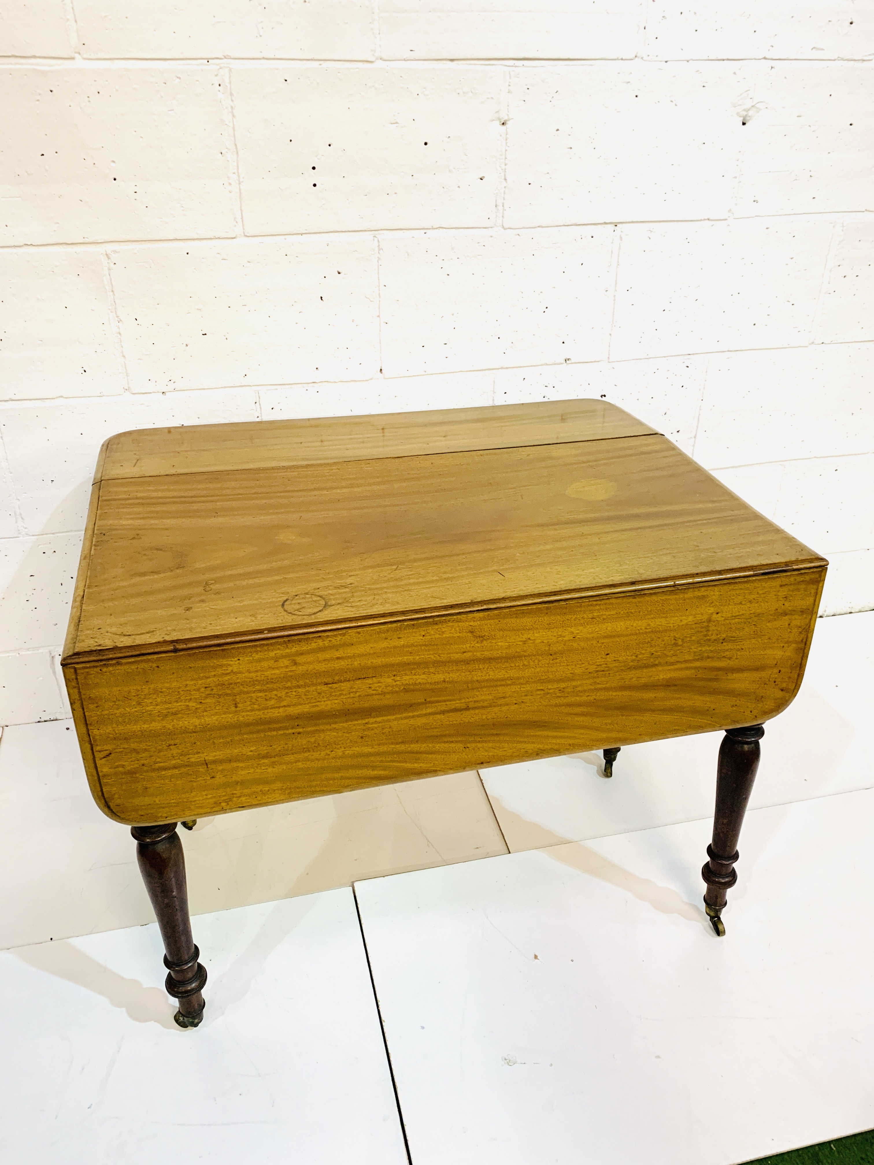 Mahogany Pembroke table. - Image 5 of 5