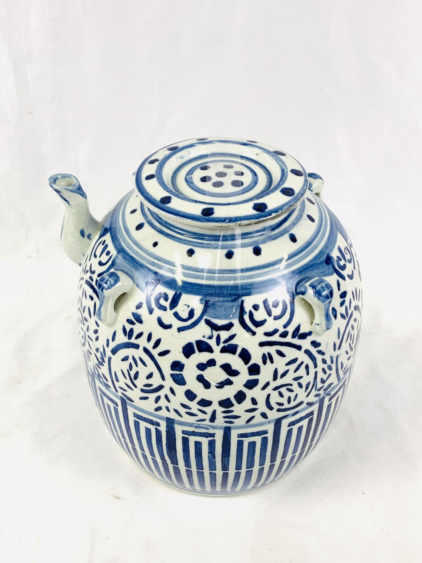 Large blue and white Oriental style jar with spout - Image 2 of 3