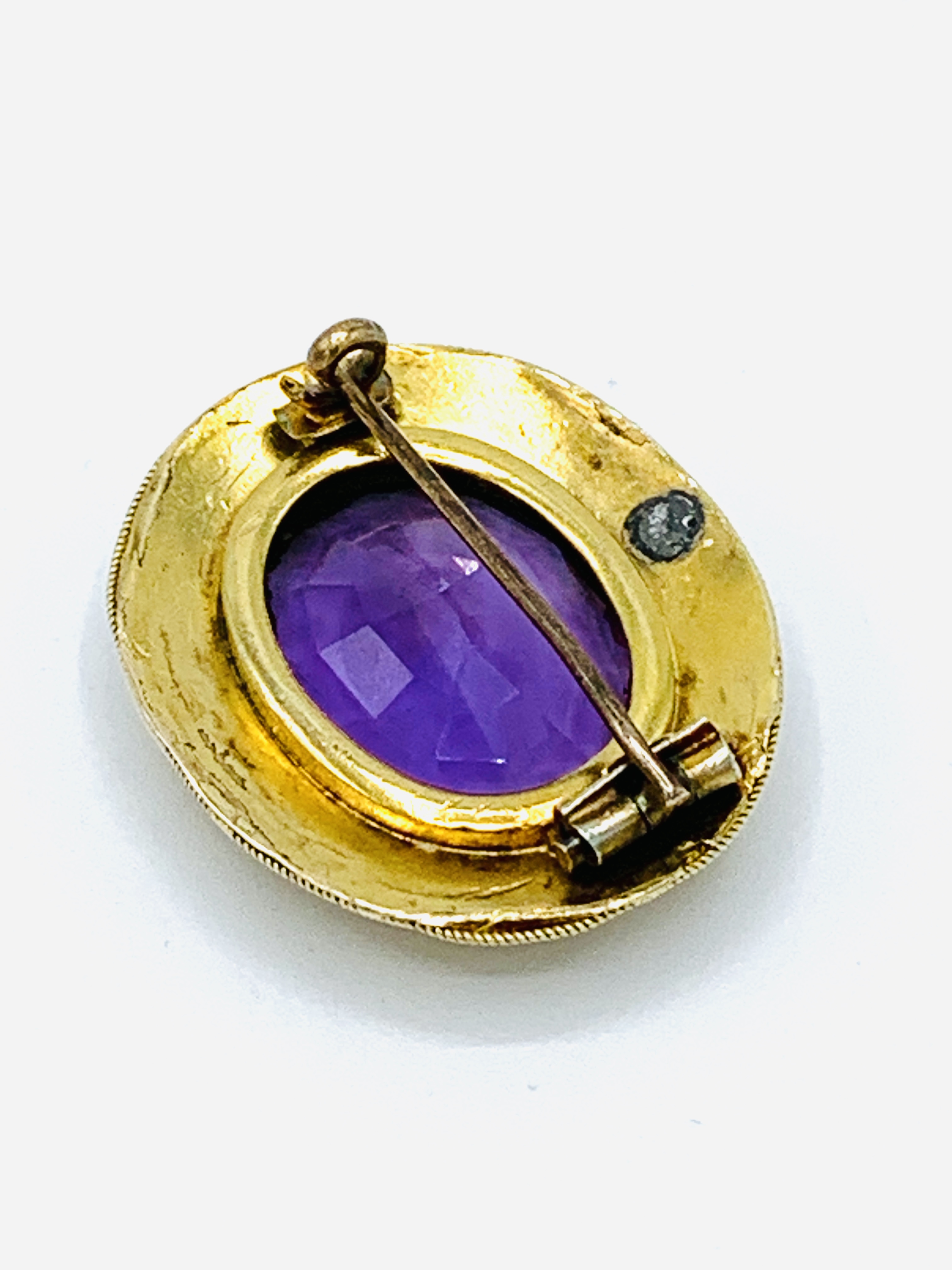 Late 19th century 14ct gold mounted amethyst brooch. - Image 3 of 3
