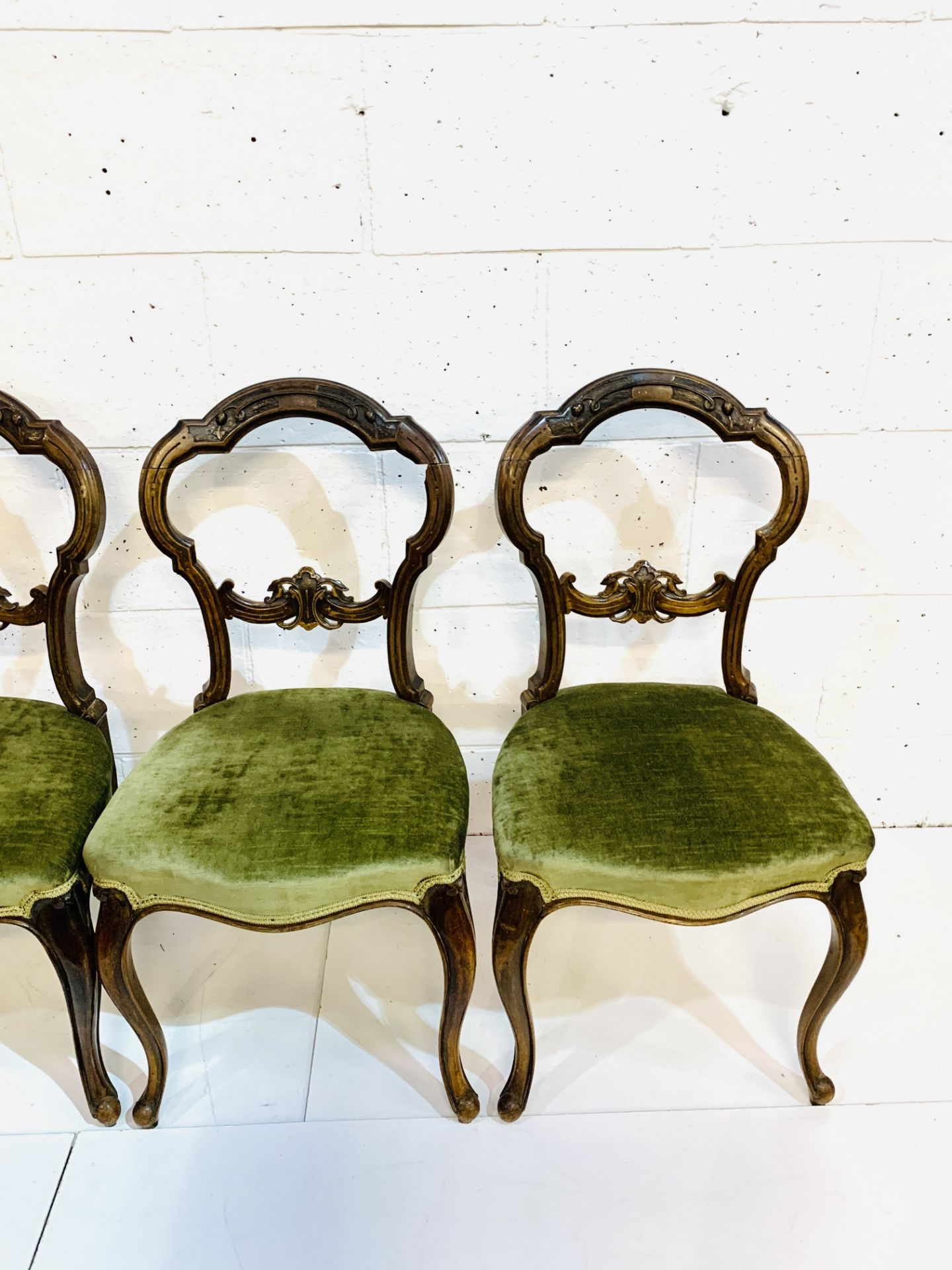 Set of four Victorian mahogany balloon back dining chairs. - Image 3 of 6