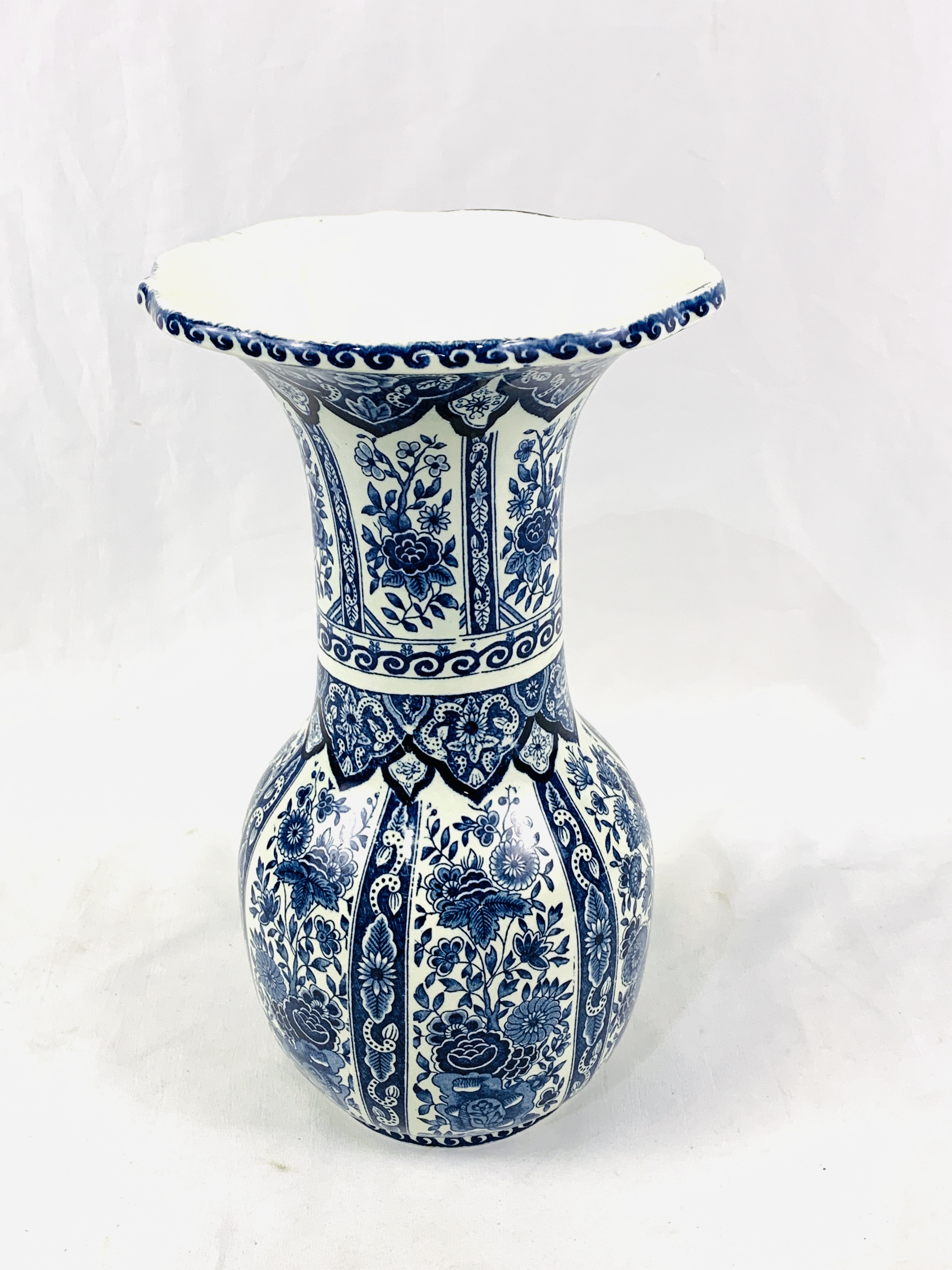 Delft blue and white floral decorated Baluster vase - Image 4 of 4