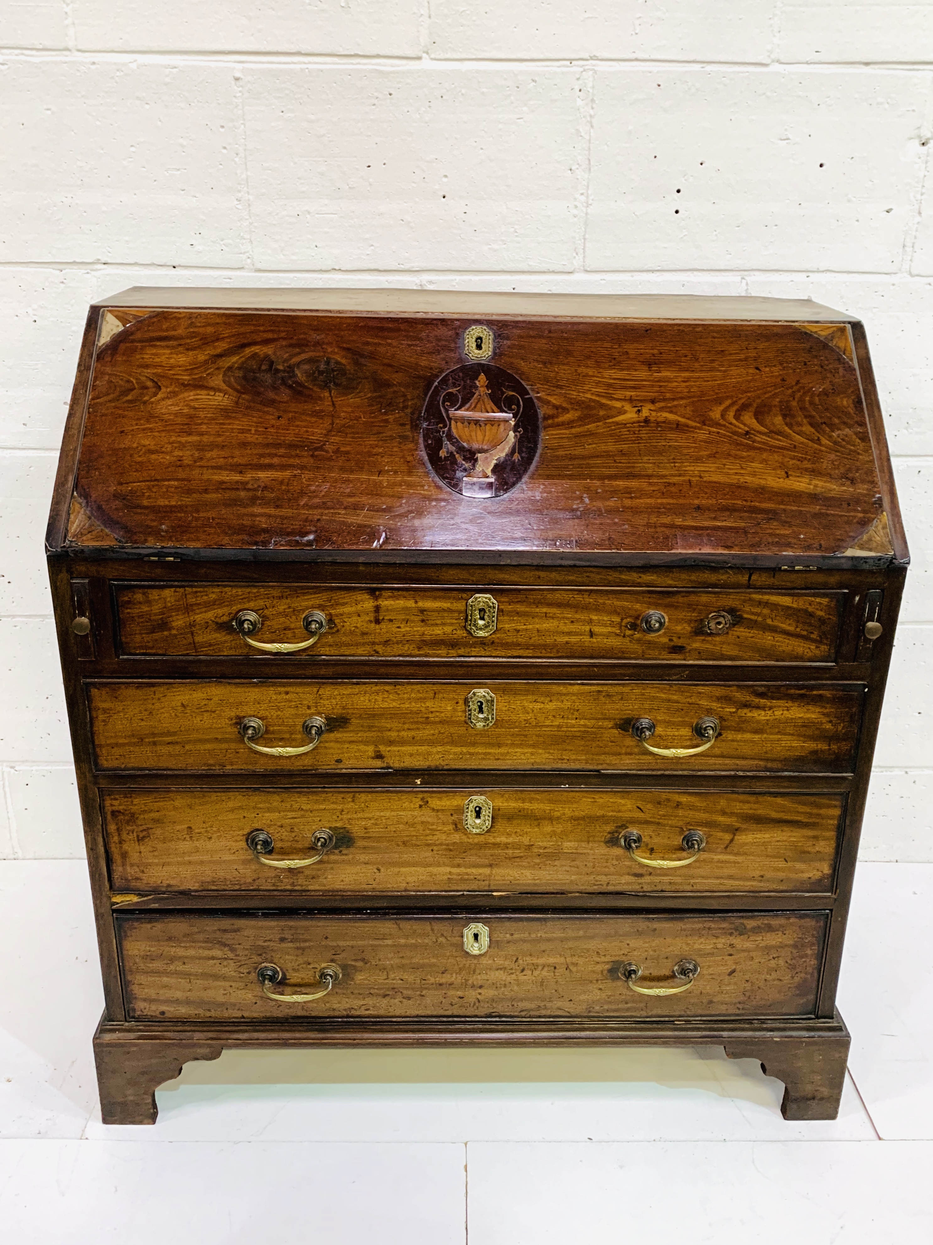 Georgian mahogany bureau with inlay to front.