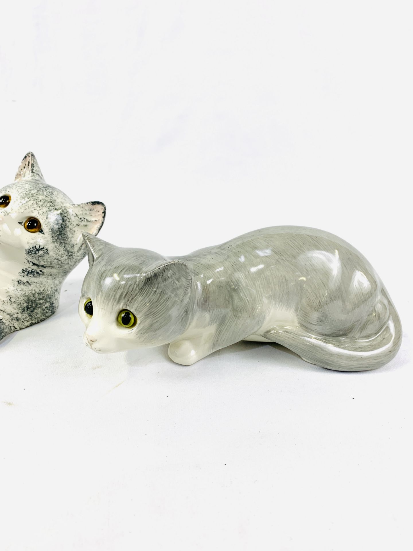 Two juvenile Staffordshire cat figures - Image 3 of 3