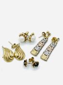 Two pairs of 9ct gold drop earrings and 2 pairs 9ct gold stud earring