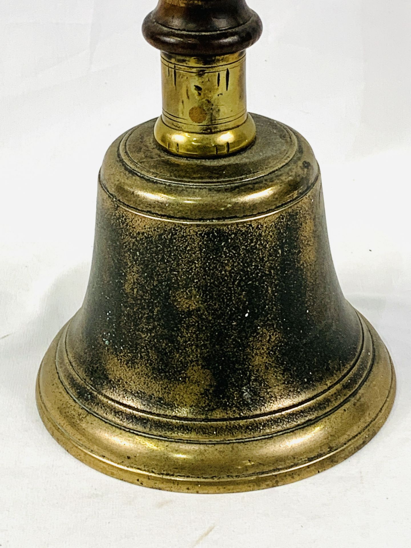 Large brass school hand bell - Image 3 of 4