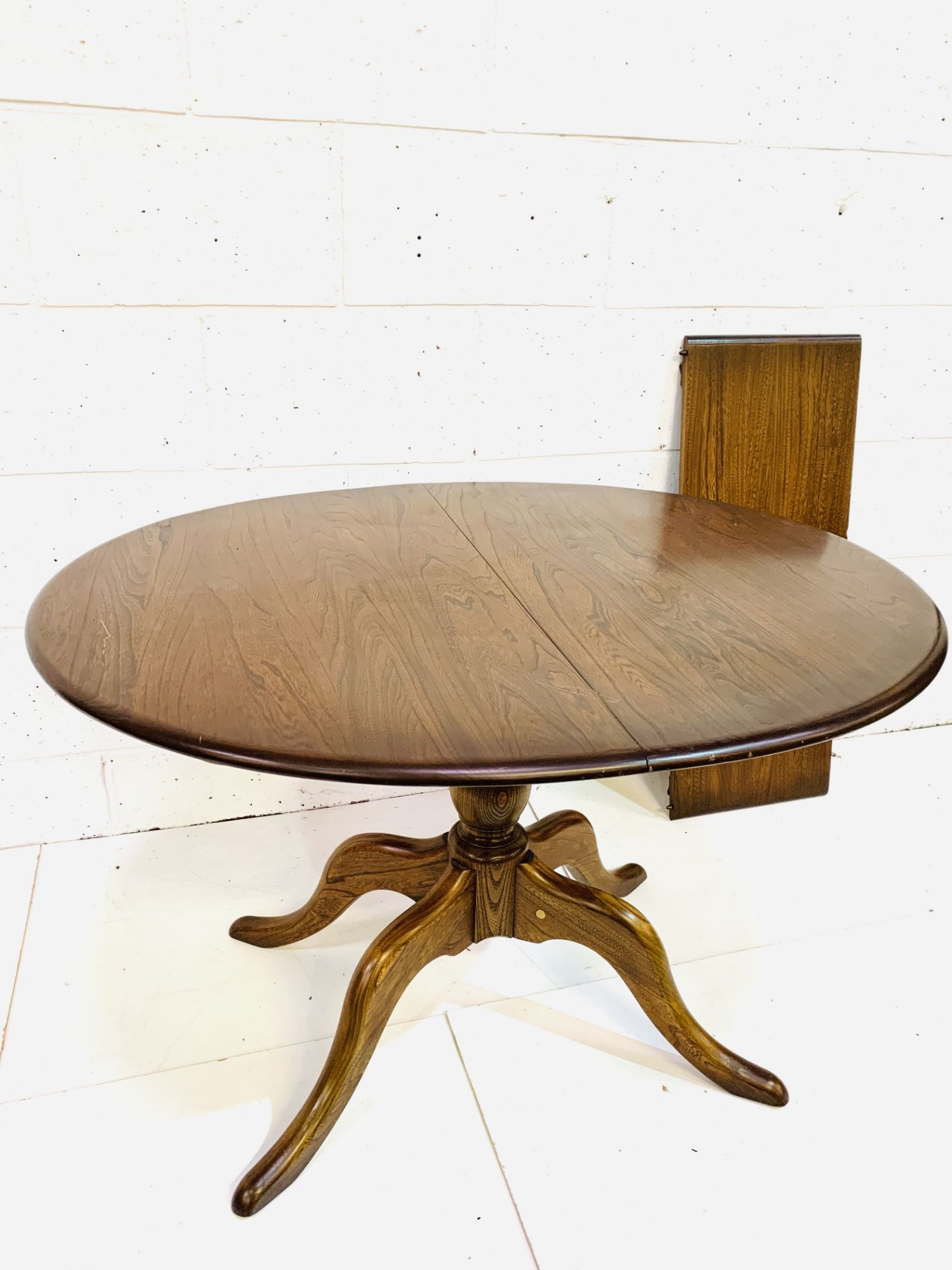 Ercol oval top extendable table - Image 4 of 4