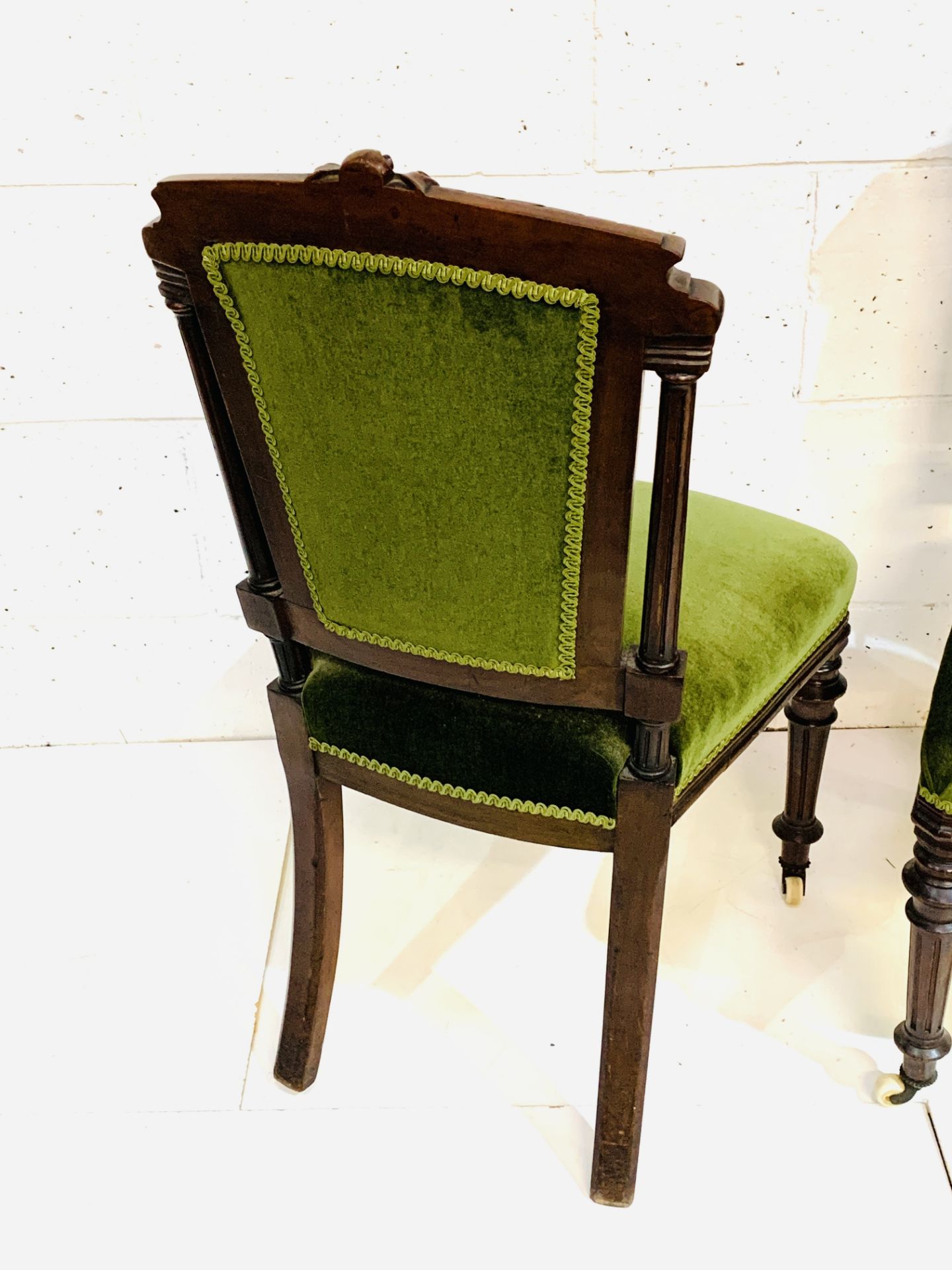 A pair of mahogany framed column sided dining chairs. - Image 5 of 5