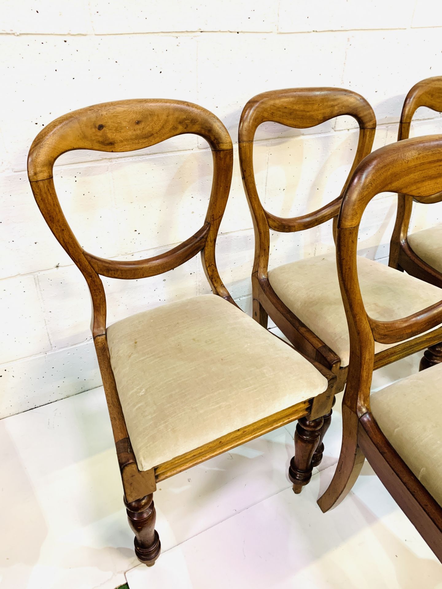 Set of six mahogany framed Victorian balloon back dining chairs, and 2 others - Image 4 of 7