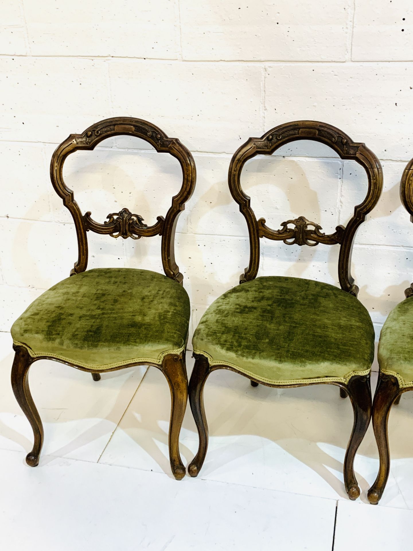 Set of four Victorian mahogany balloon back dining chairs. - Image 2 of 6