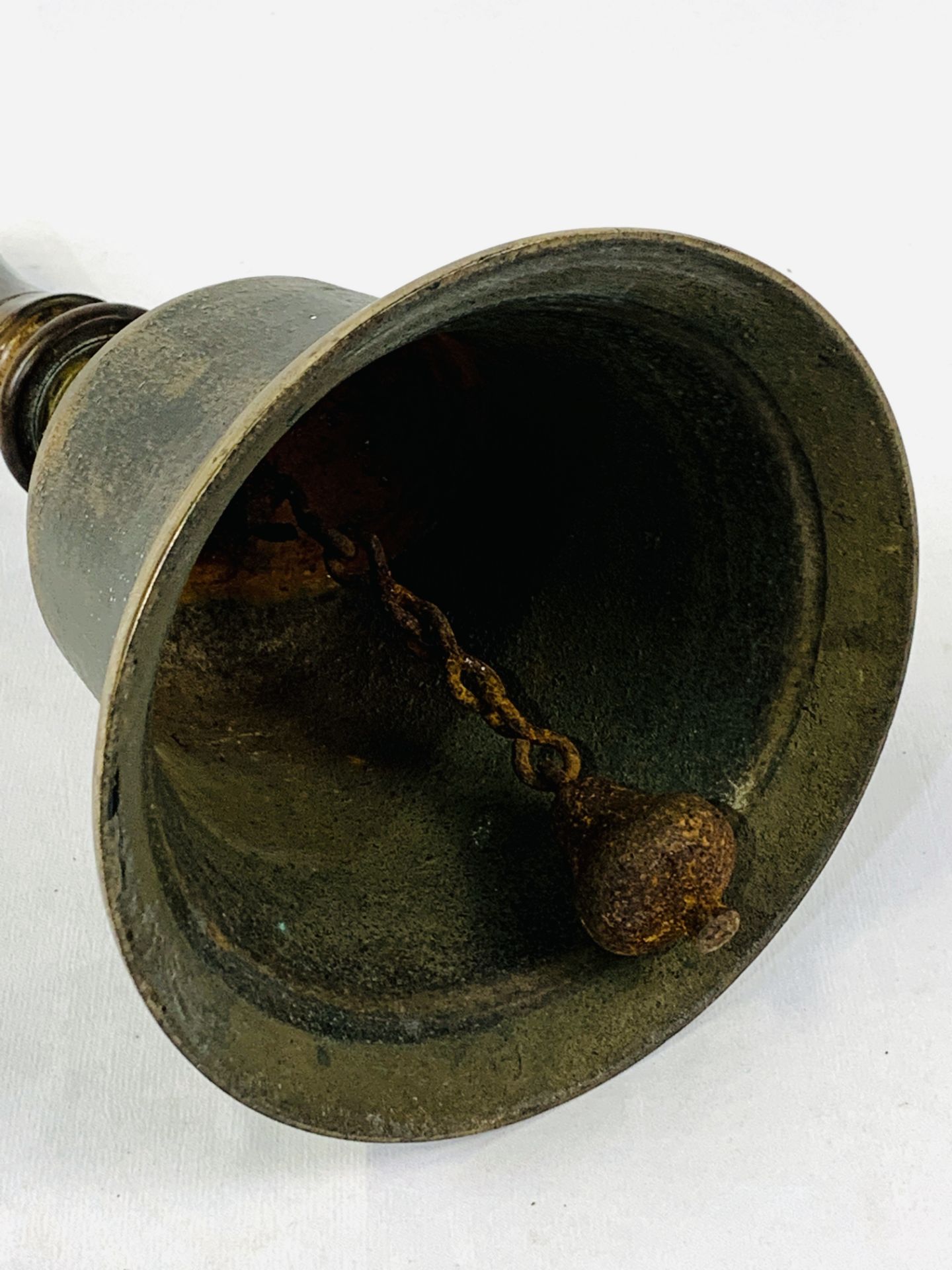 Large brass school hand bell - Image 4 of 4