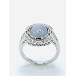 18ct white gold star sapphire set ring.