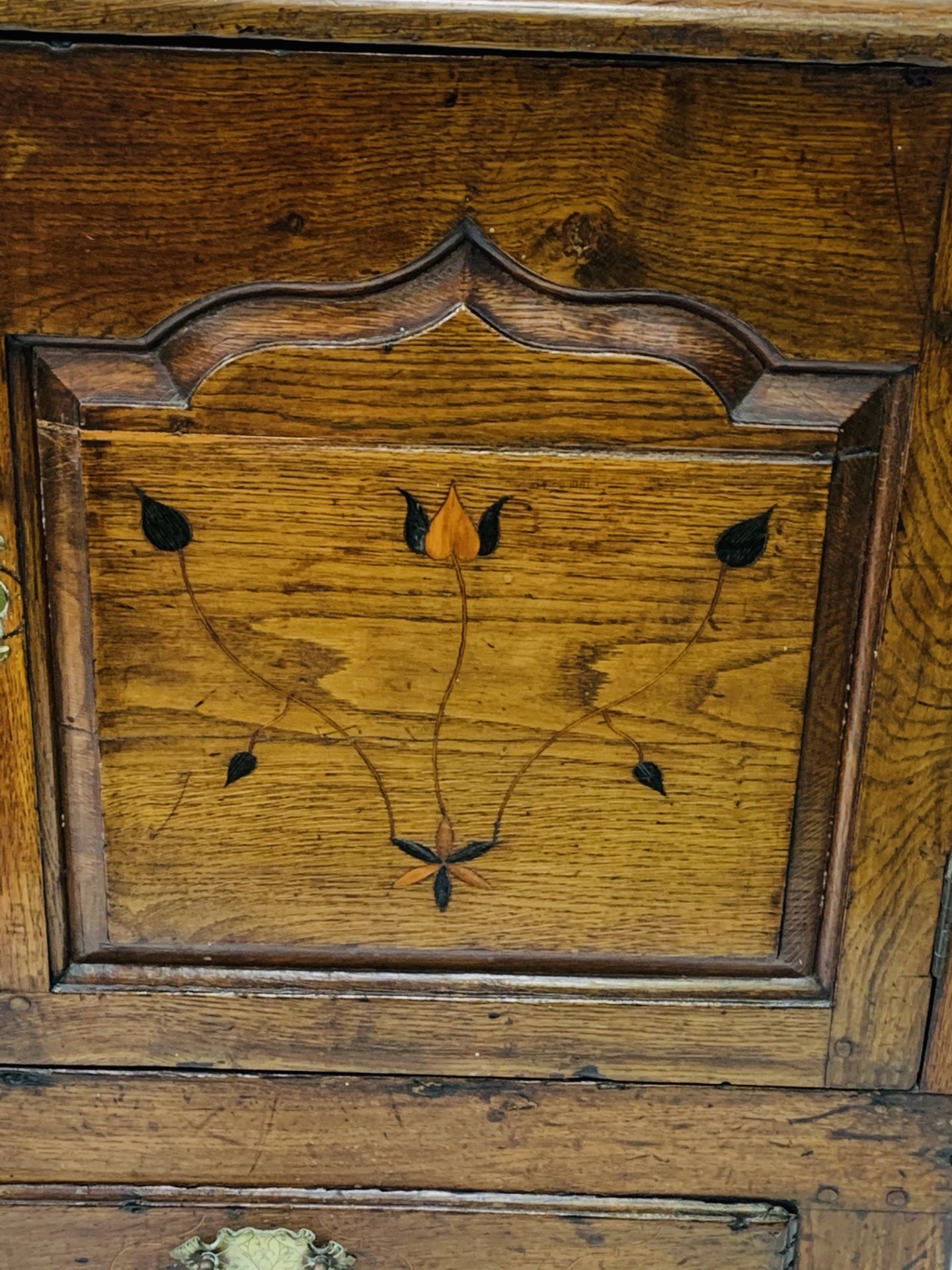 Oak sideboard with decorative inlaid door fronts and panel. - Image 3 of 8