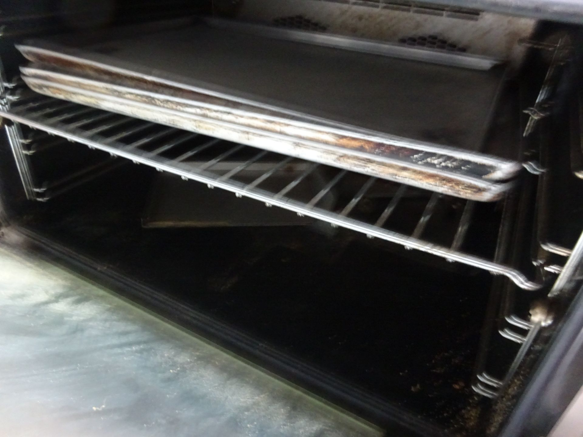 Blue seal back bar convection oven 240v. - Image 3 of 3