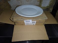 Twelve Villeroy & Boch round dinner plates.