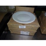 Twelve Villeroy & Boch round dinner plates.