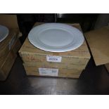 Twelve Villeroy & Boch round dinner plates.