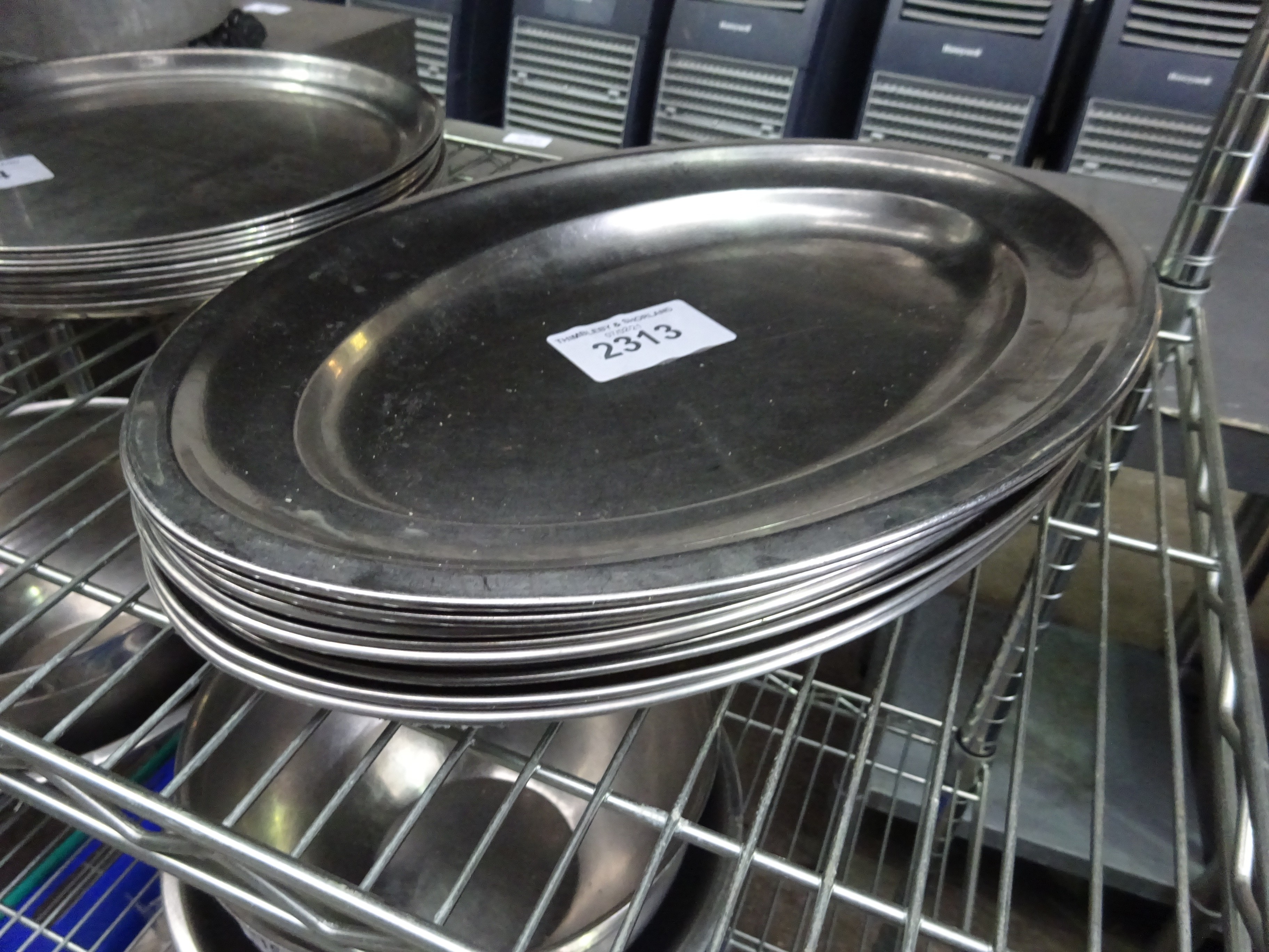 10 no Stainless steel serving dishes