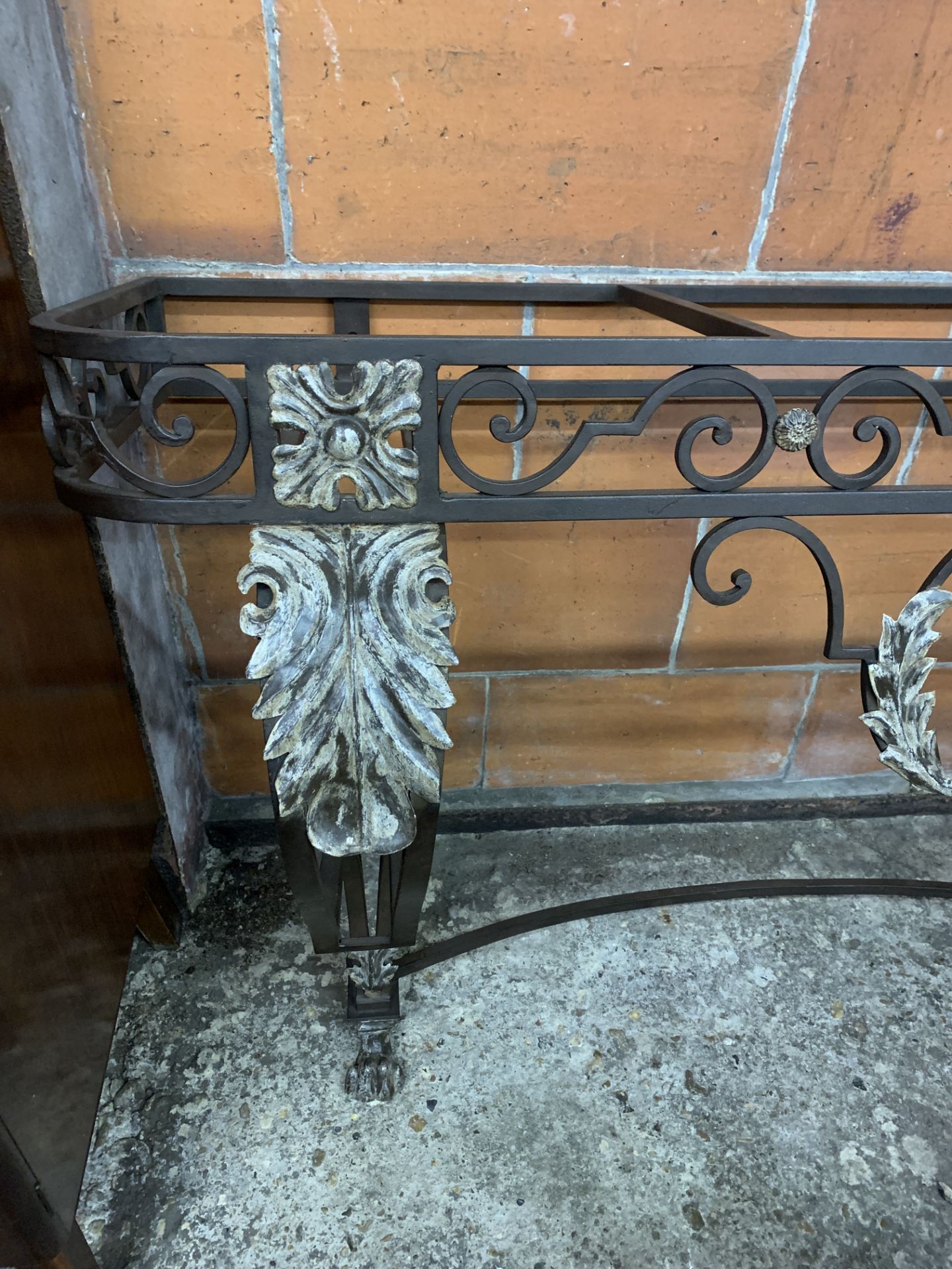 Decorative wrought iron side table base - Image 3 of 4