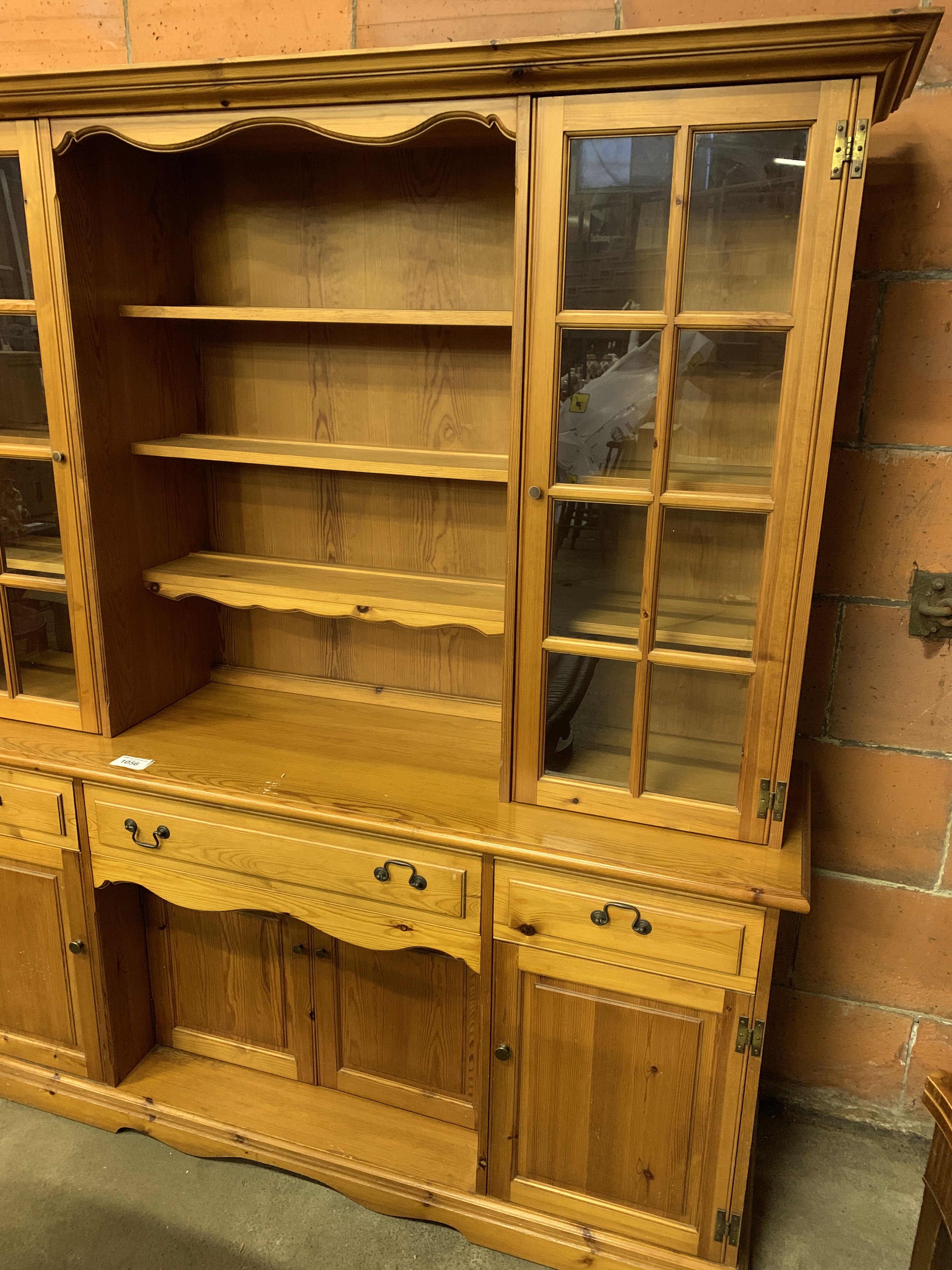 Large pine dresser - Image 4 of 6