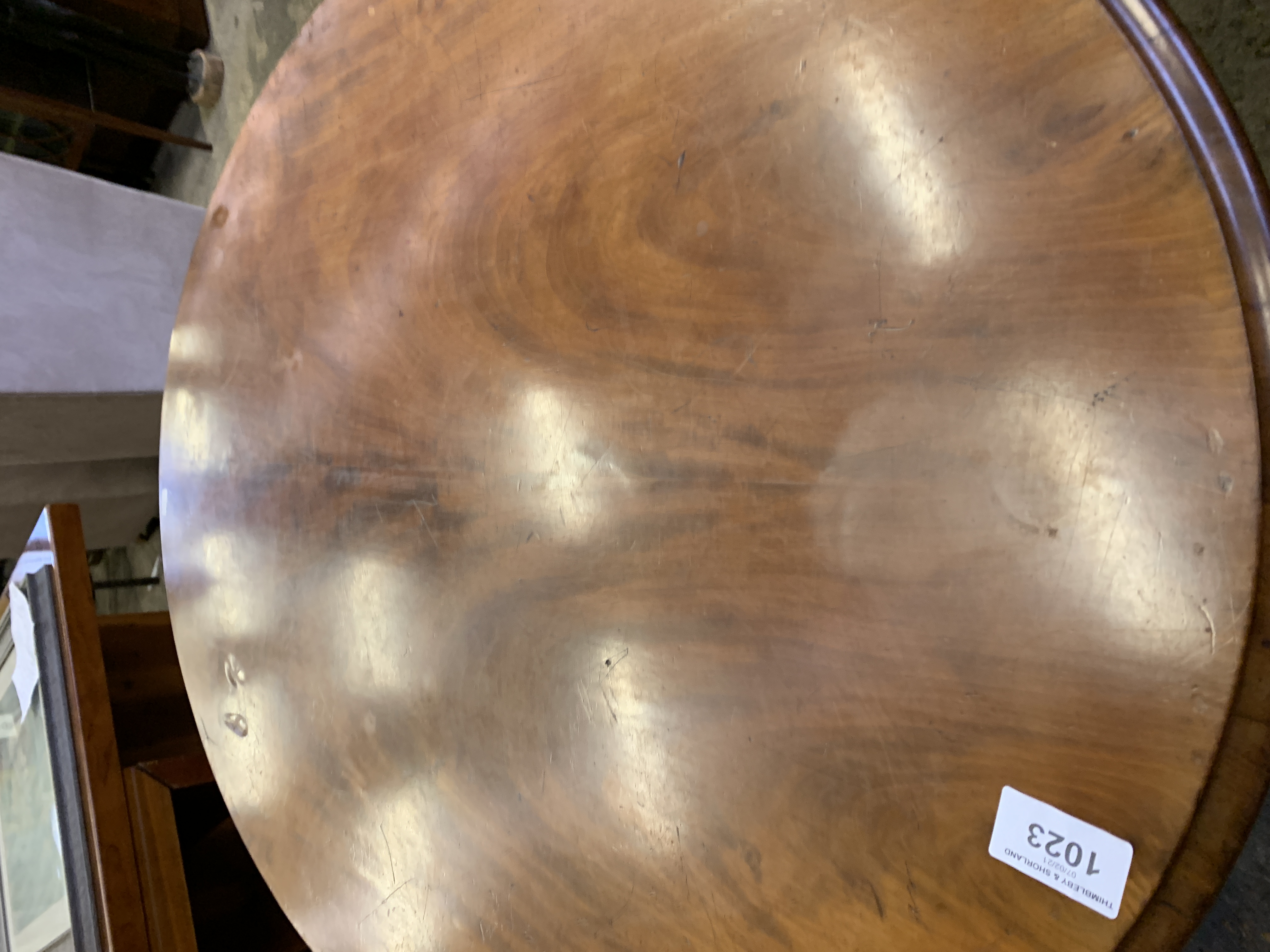 Mahogany oval tilt top breakfast table - Image 4 of 4