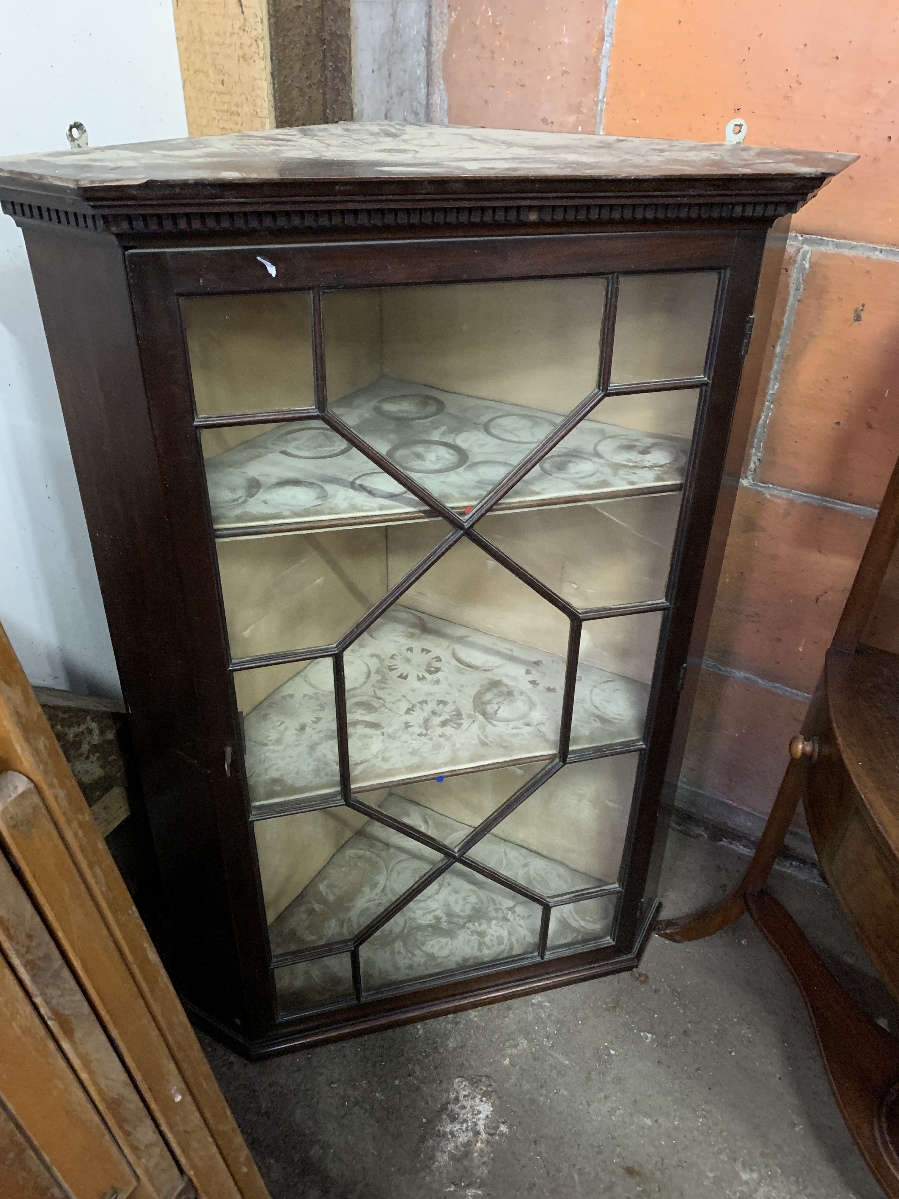 Mahogany wall-hanging corner cabinet with three shelves and glazed door with glazing bars - Image 2 of 3