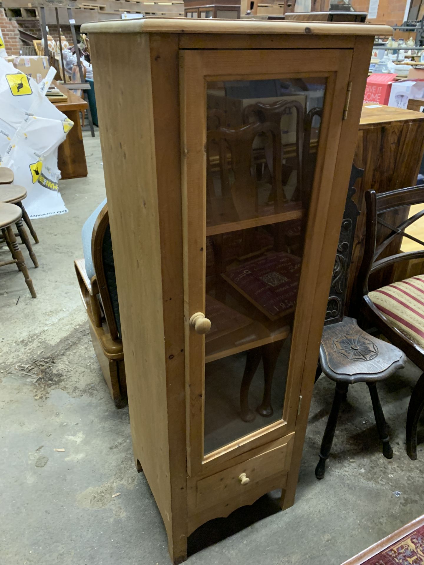 Pine cabinet with glazed door and drawer beneath - Image 2 of 4