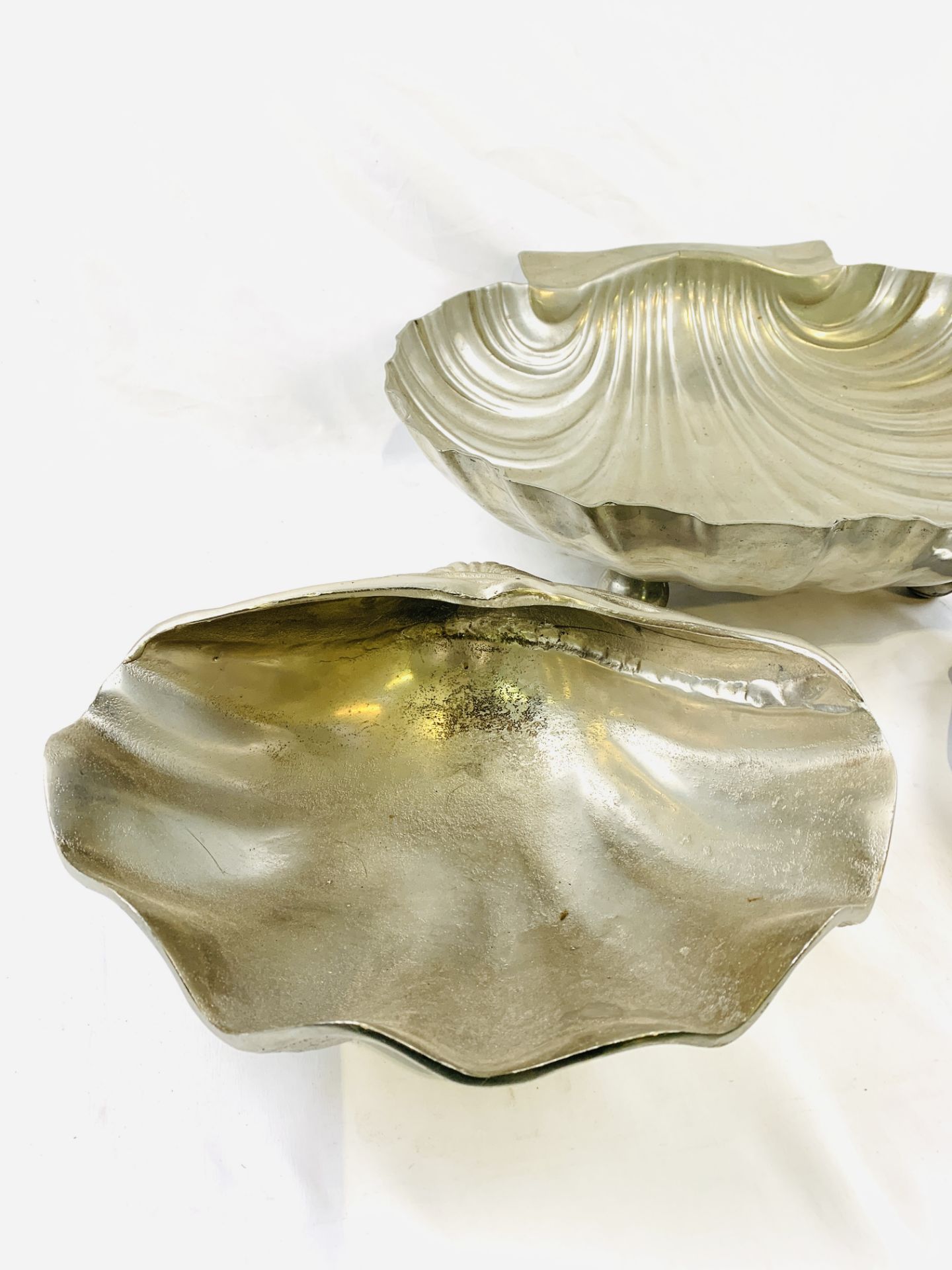 Large silver plate shell dish; silvered ceramic shell dish; silvered ceramic dish - Image 4 of 6
