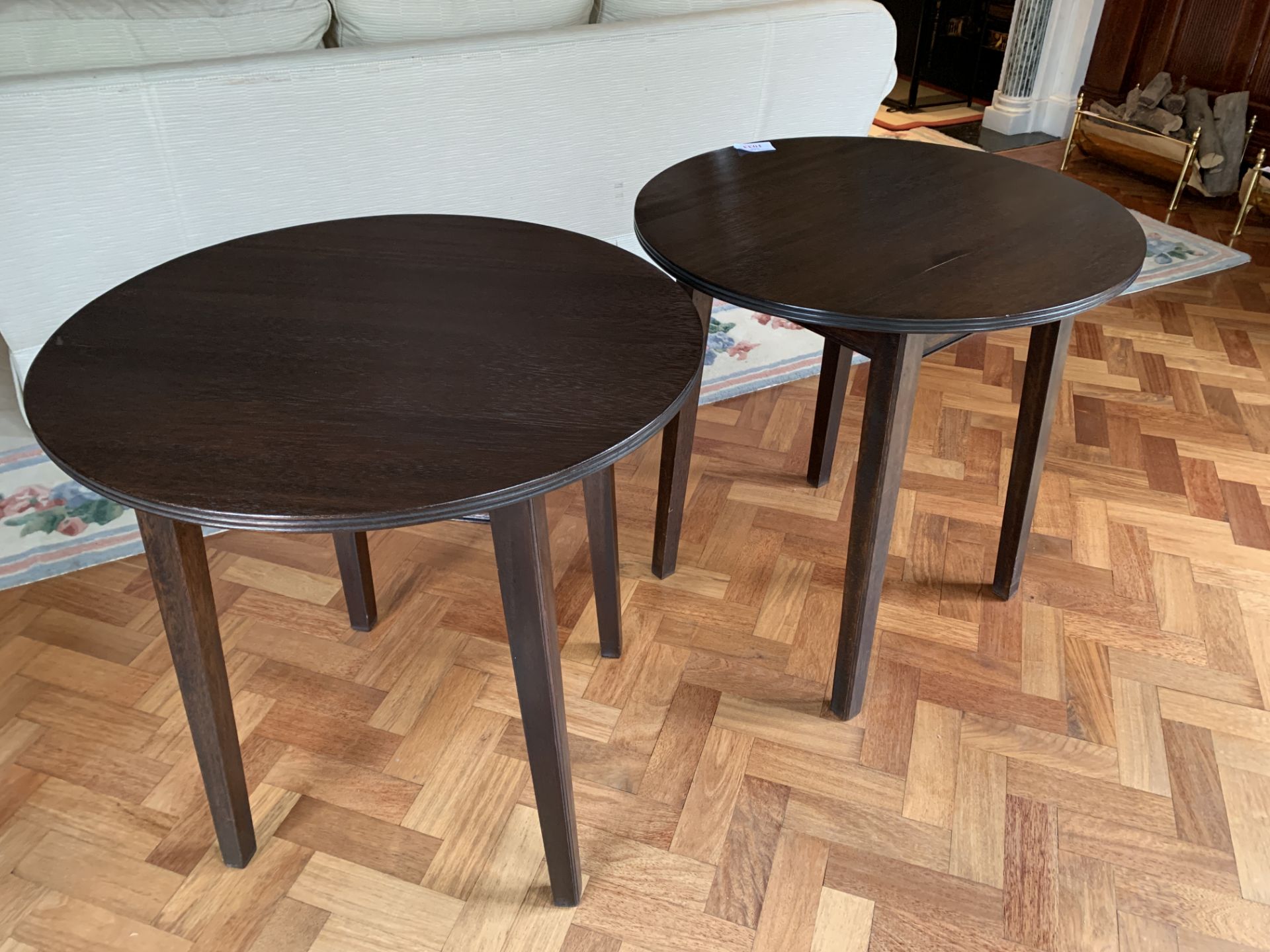 Two dark brown circular occasional tables on four block legs - Bild 3 aus 4