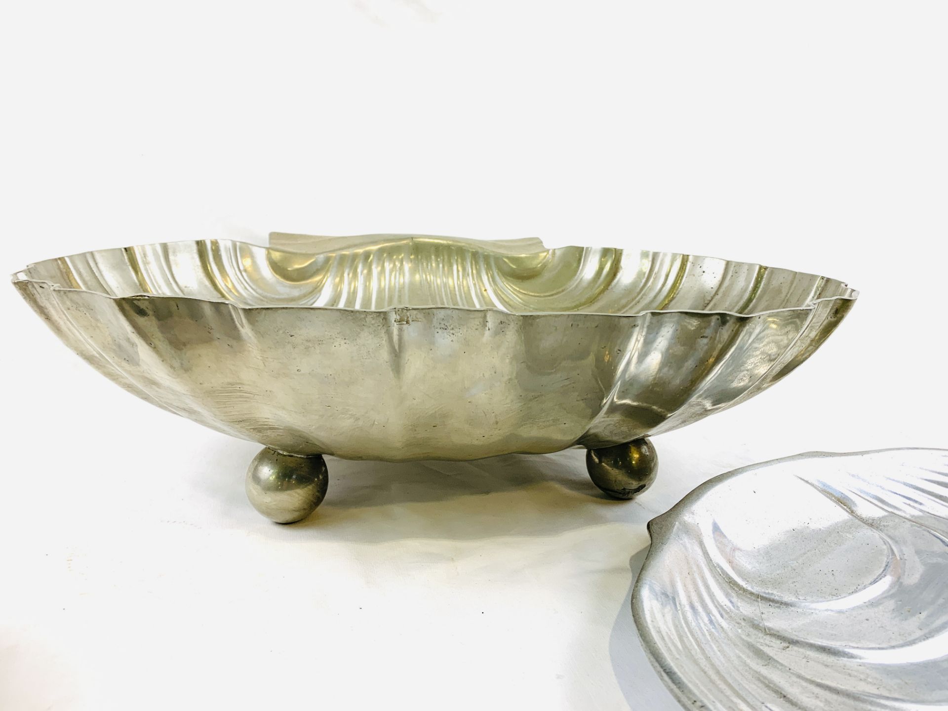 Large silver plate shell dish; silvered ceramic shell dish; silvered ceramic dish - Image 2 of 6