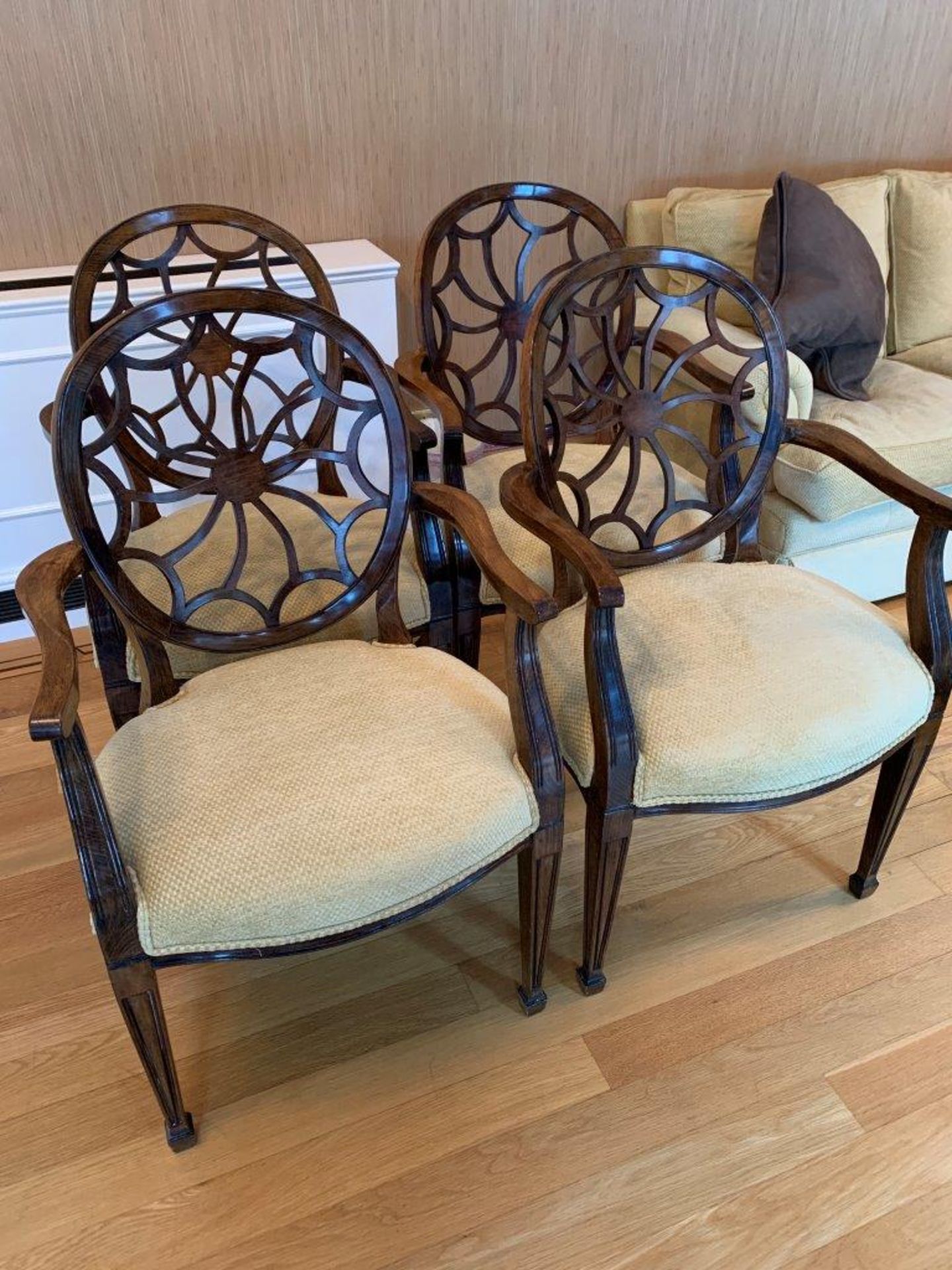 Set of four mahogany wheel back open arm chairs - Bild 2 aus 4