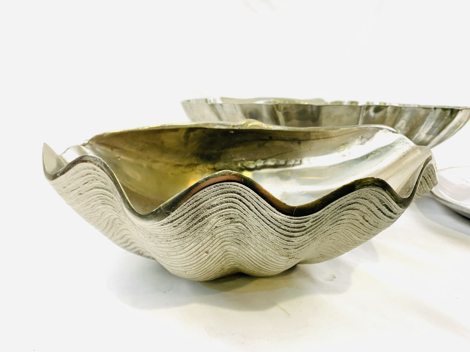 Large silver plate shell dish; silvered ceramic shell dish; silvered ceramic dish - Image 3 of 6