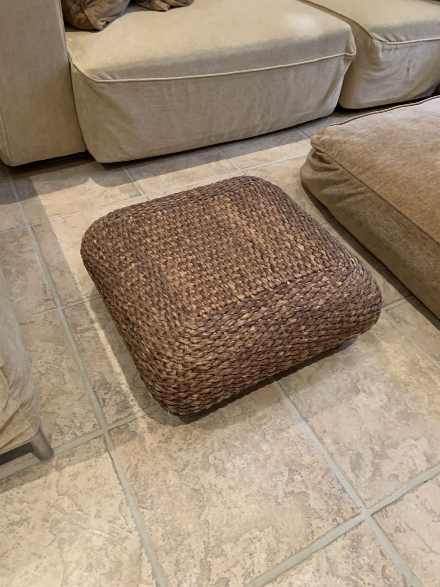 Light brown floor cushion and two rattan stools. - Bild 2 aus 2