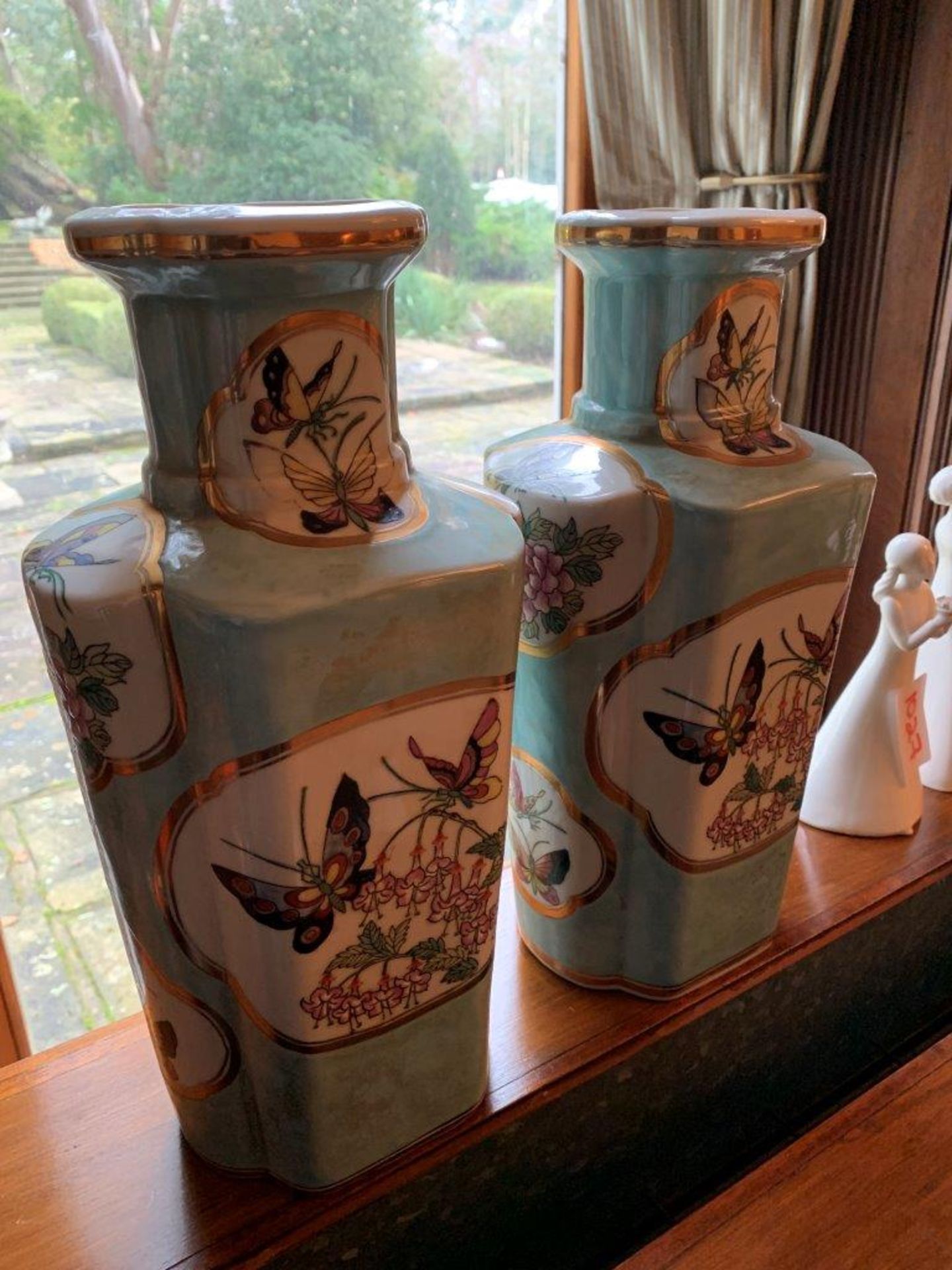 Pair of aqua coloured Oriental style vases - Image 4 of 4