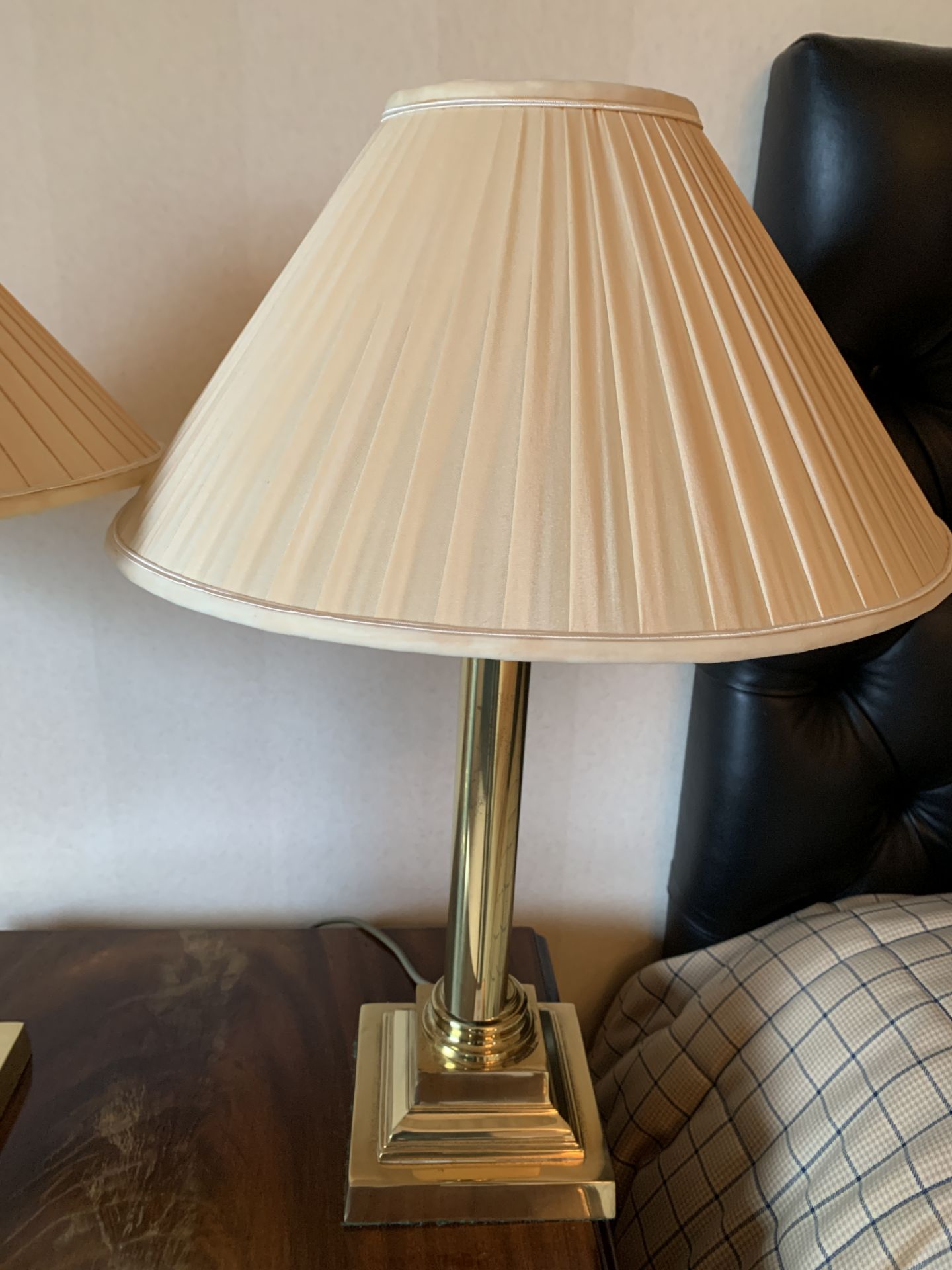 Two brass column table lamps with shades - Image 3 of 3